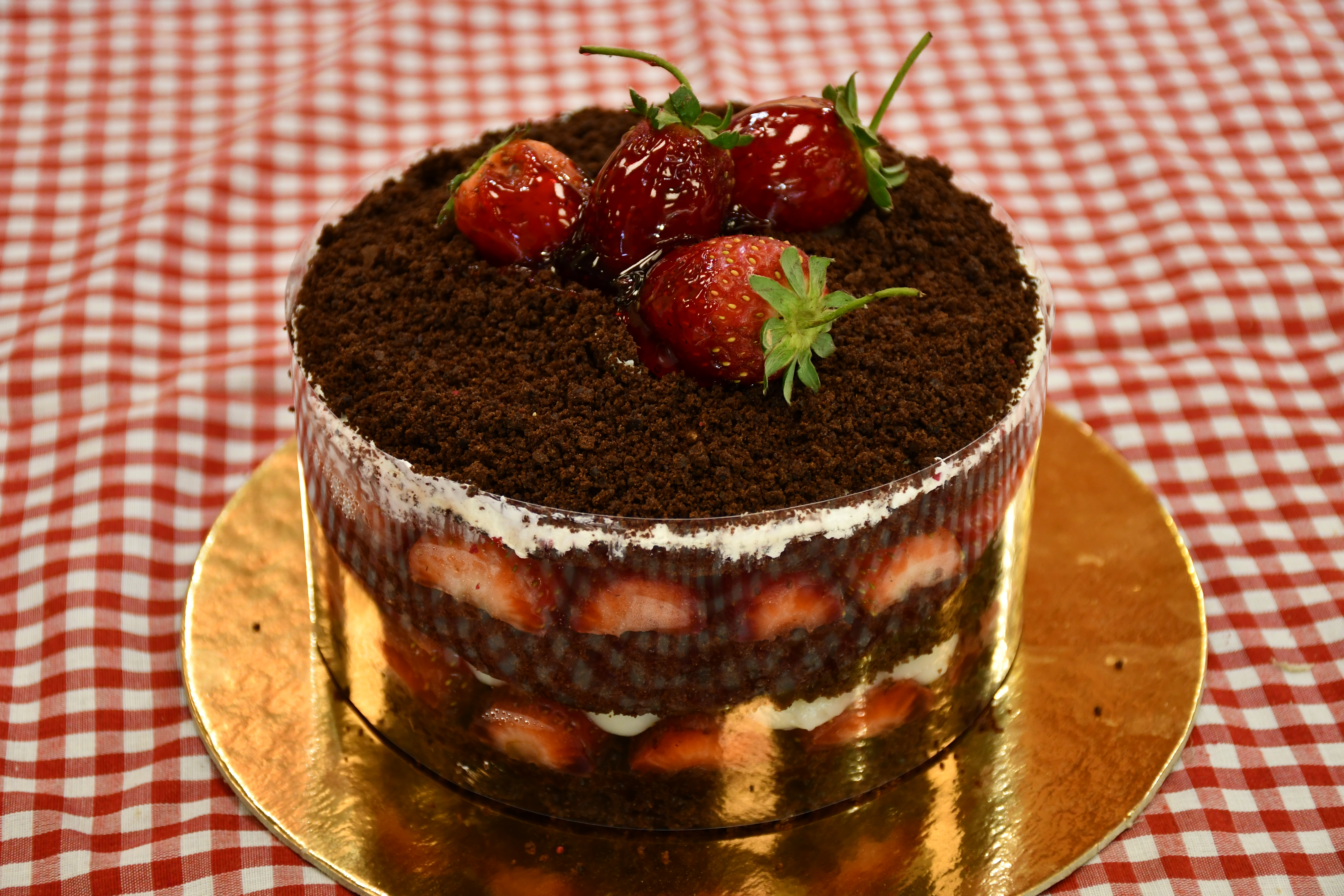 Delicious Strawberry Chocolate Cakes