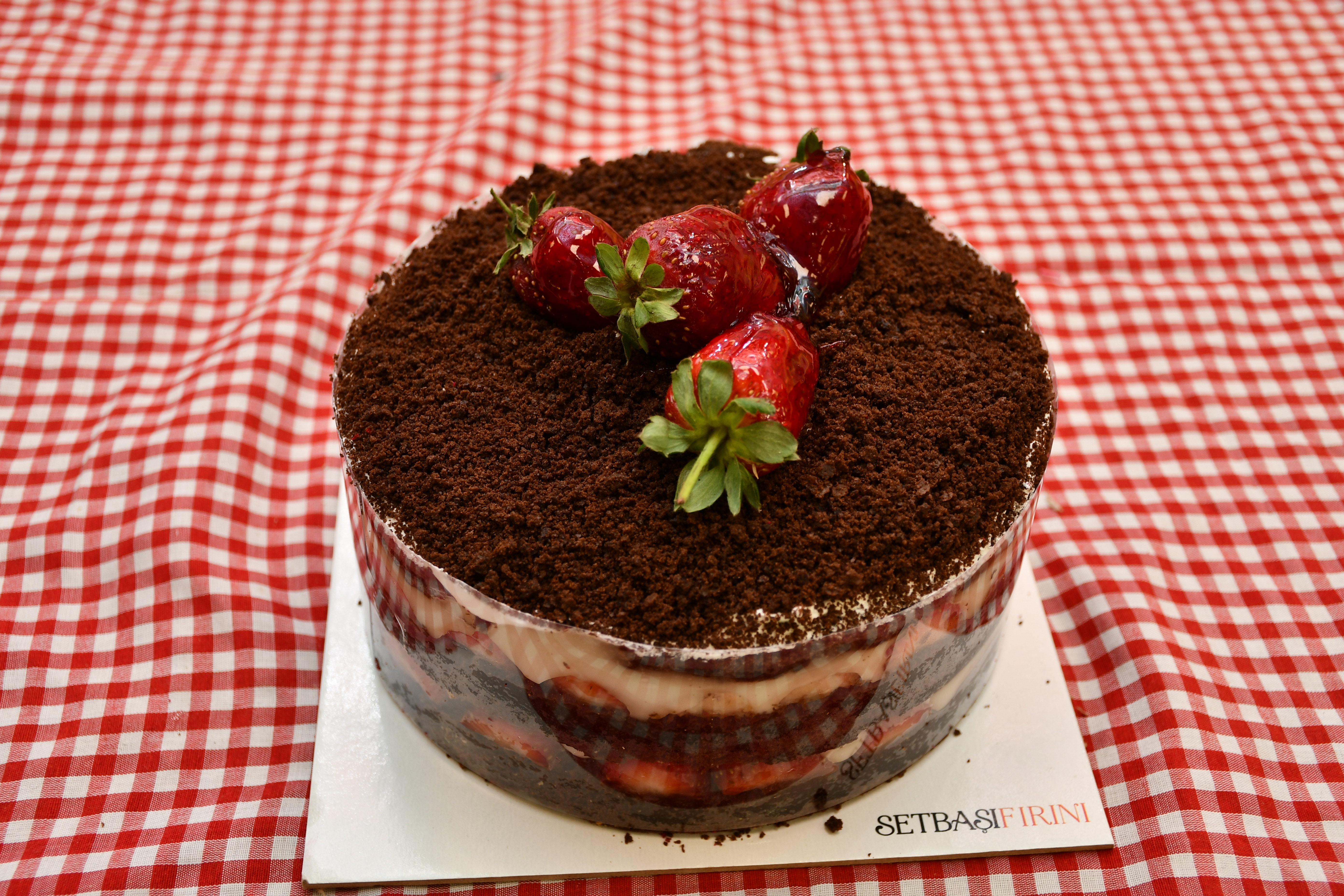 Delicious Strawberry Chocolate Cakes