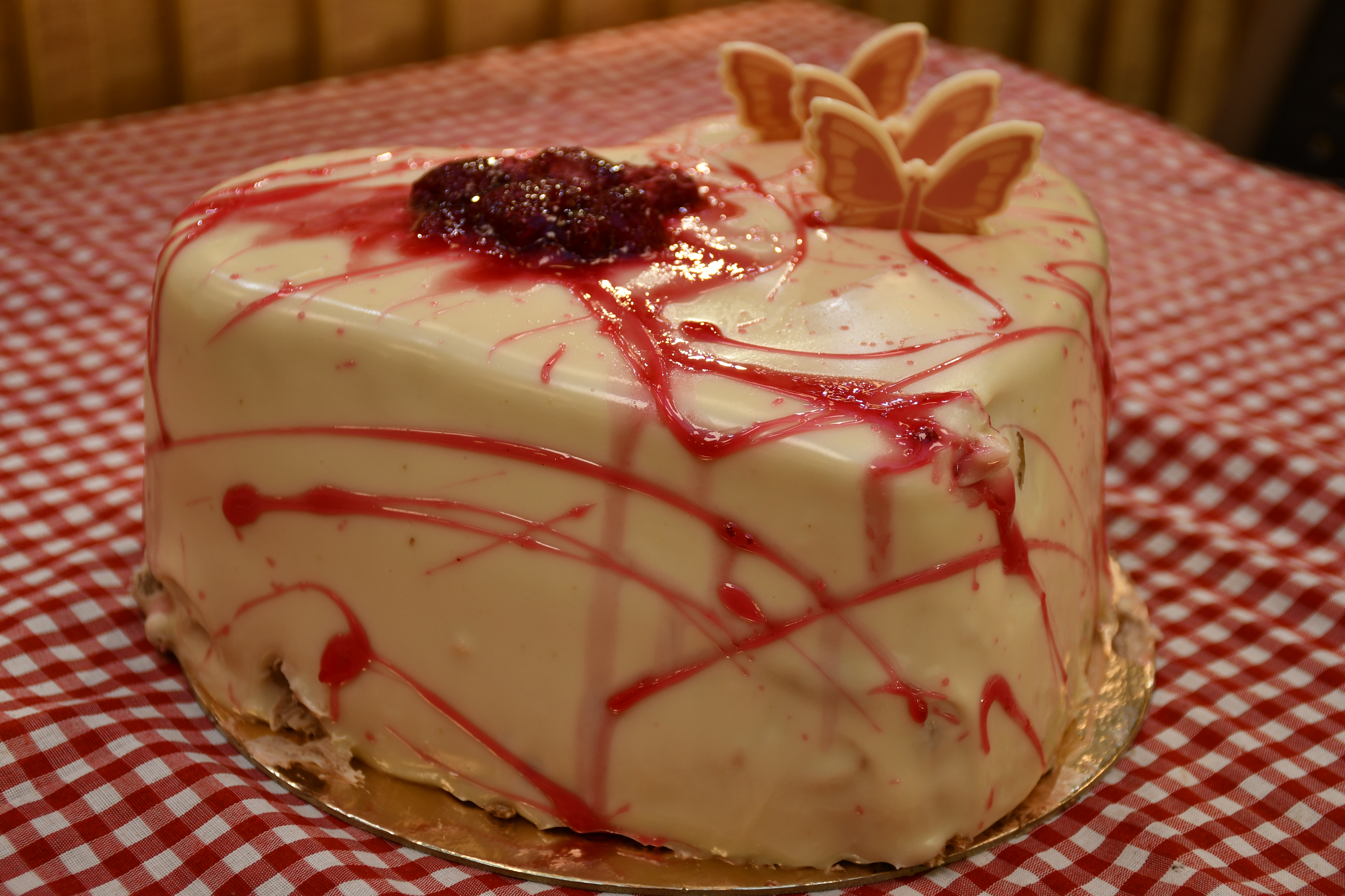 White chocolate heart cake