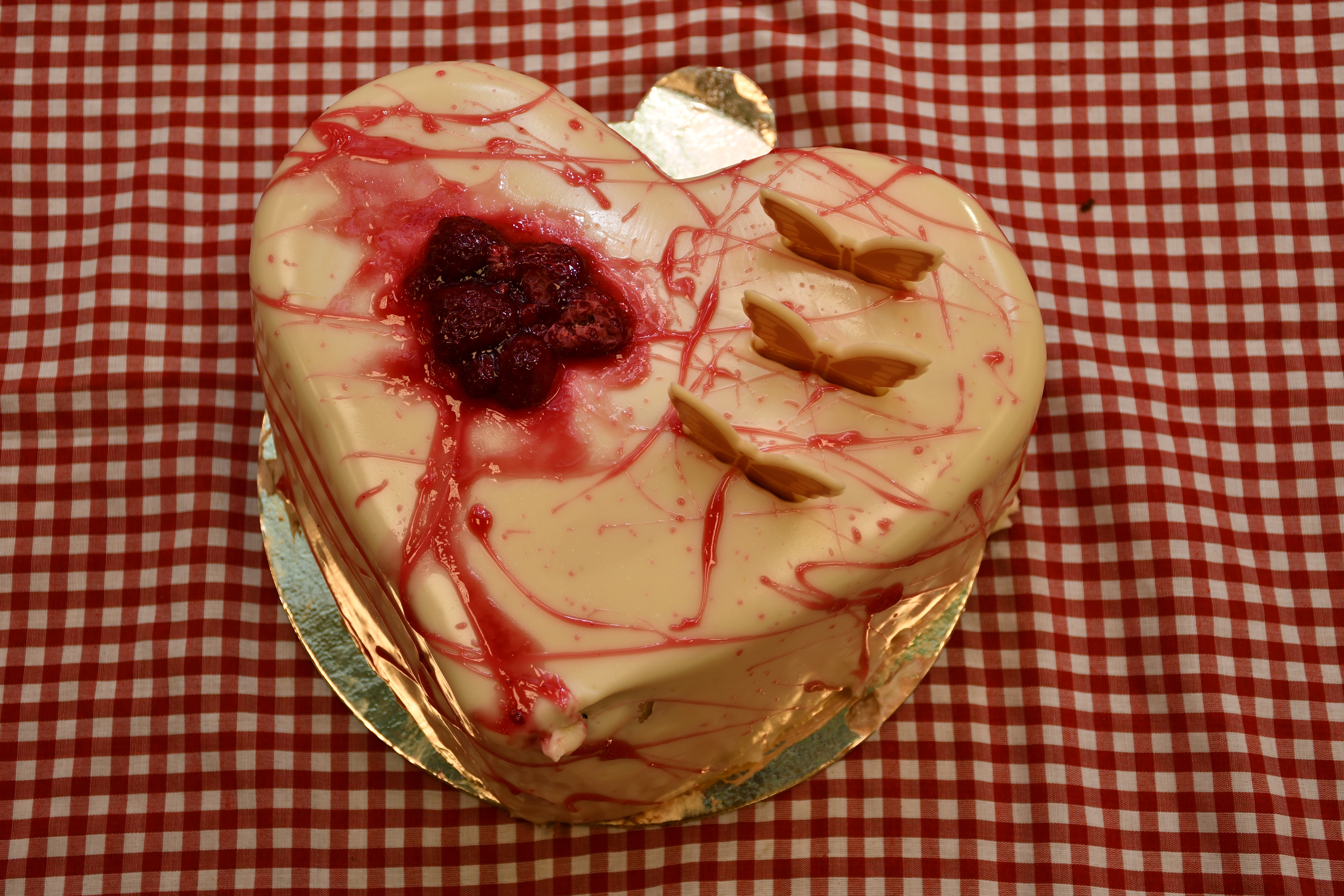White chocolate heart cake