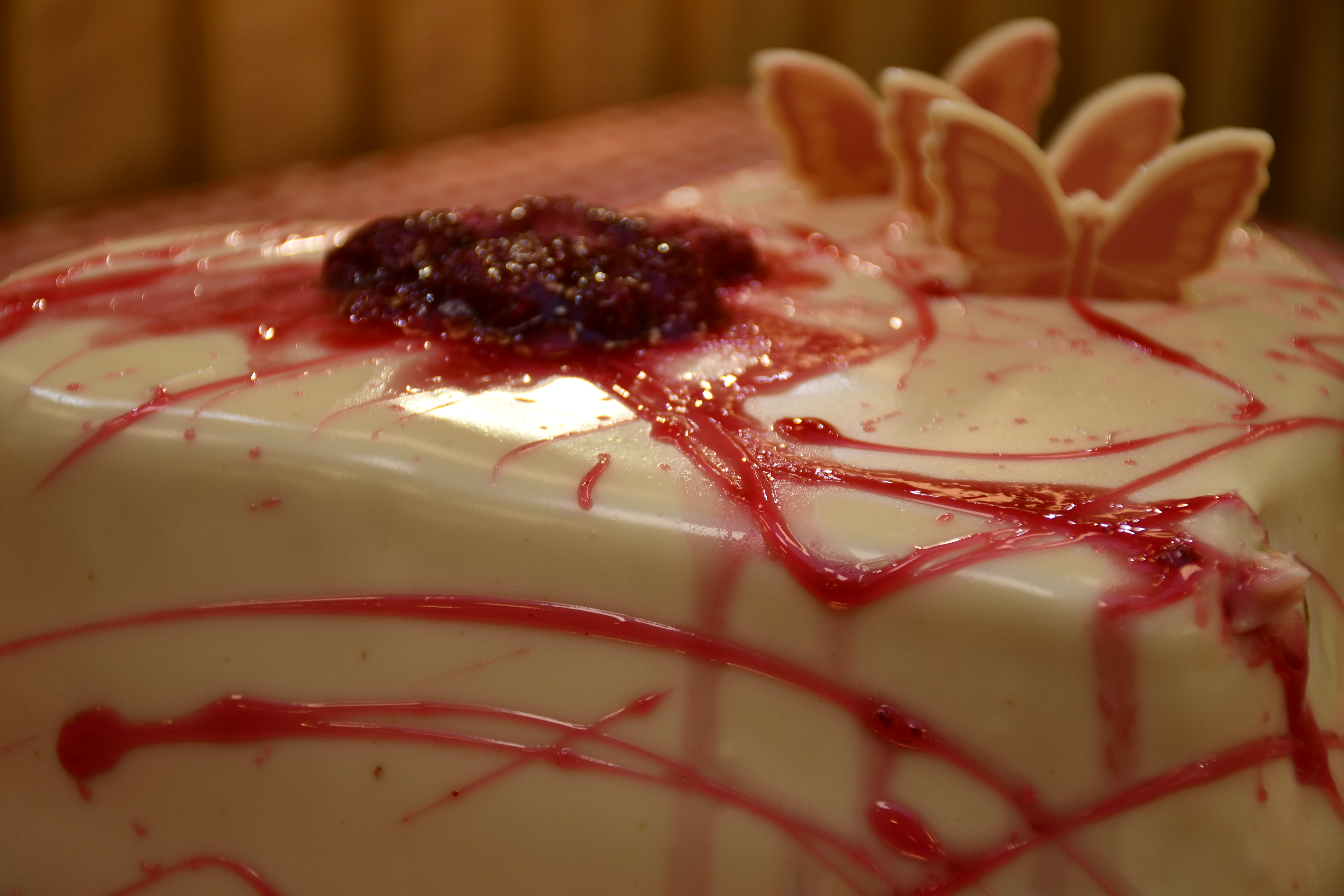 White chocolate heart cake