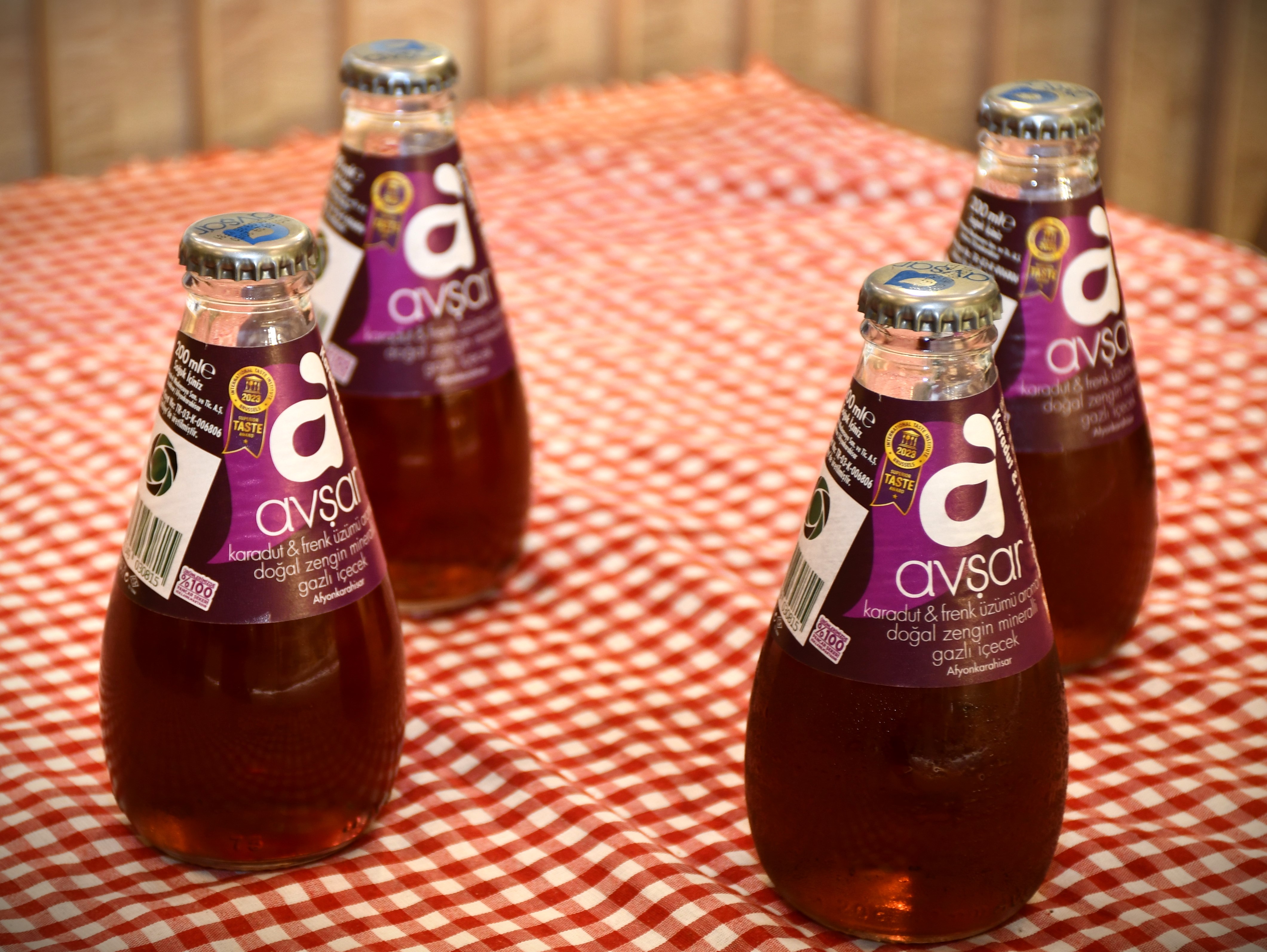 Avşar Black Mulberry & Blackcurrant Flavored Carbonated Drink