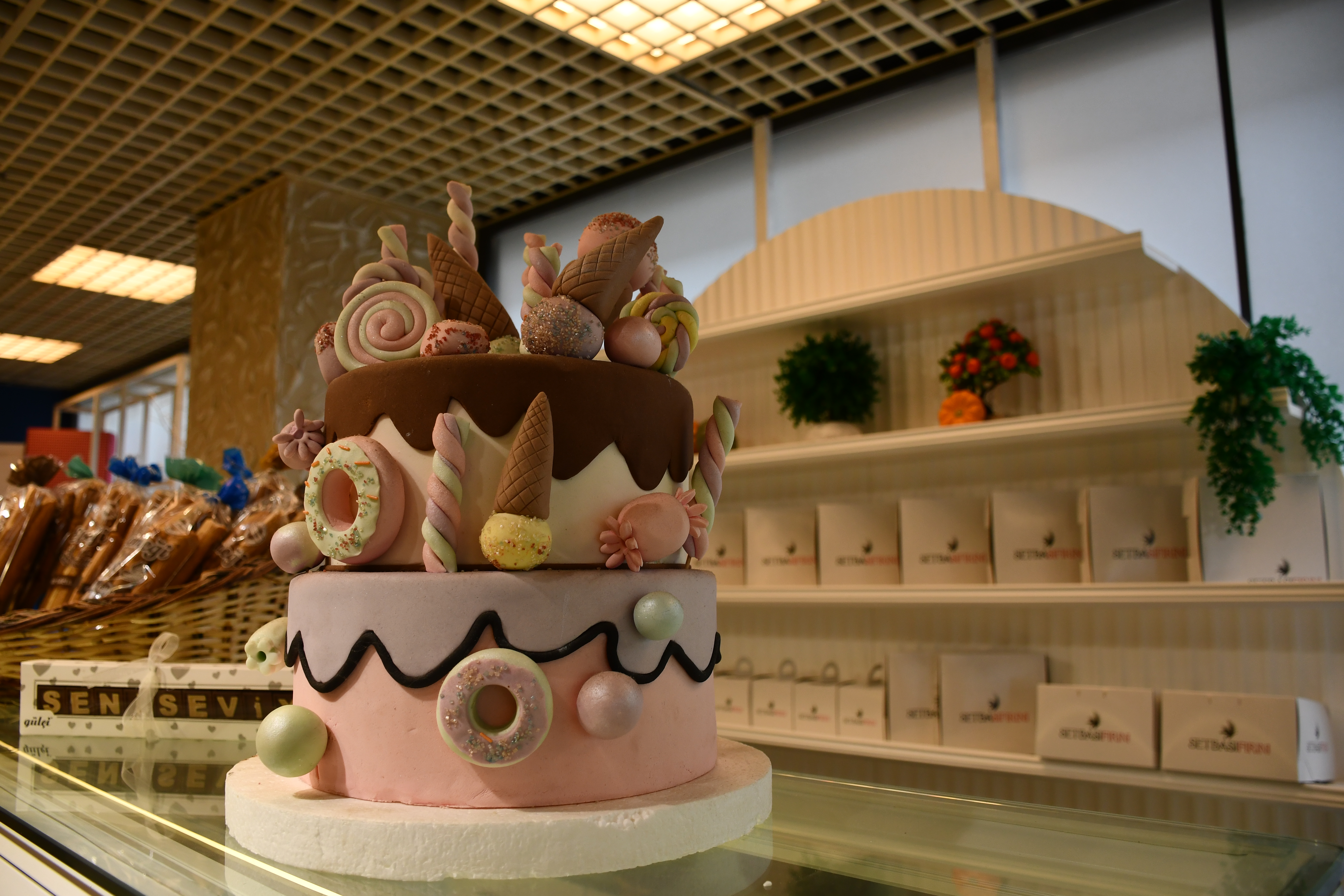 Renkli Şeker Hamuru Pasta