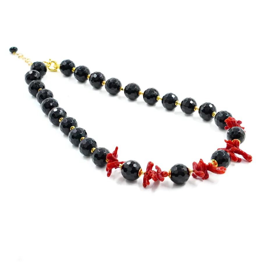 Collana in argento con pietre (agata nera, corallo ed ematite) 