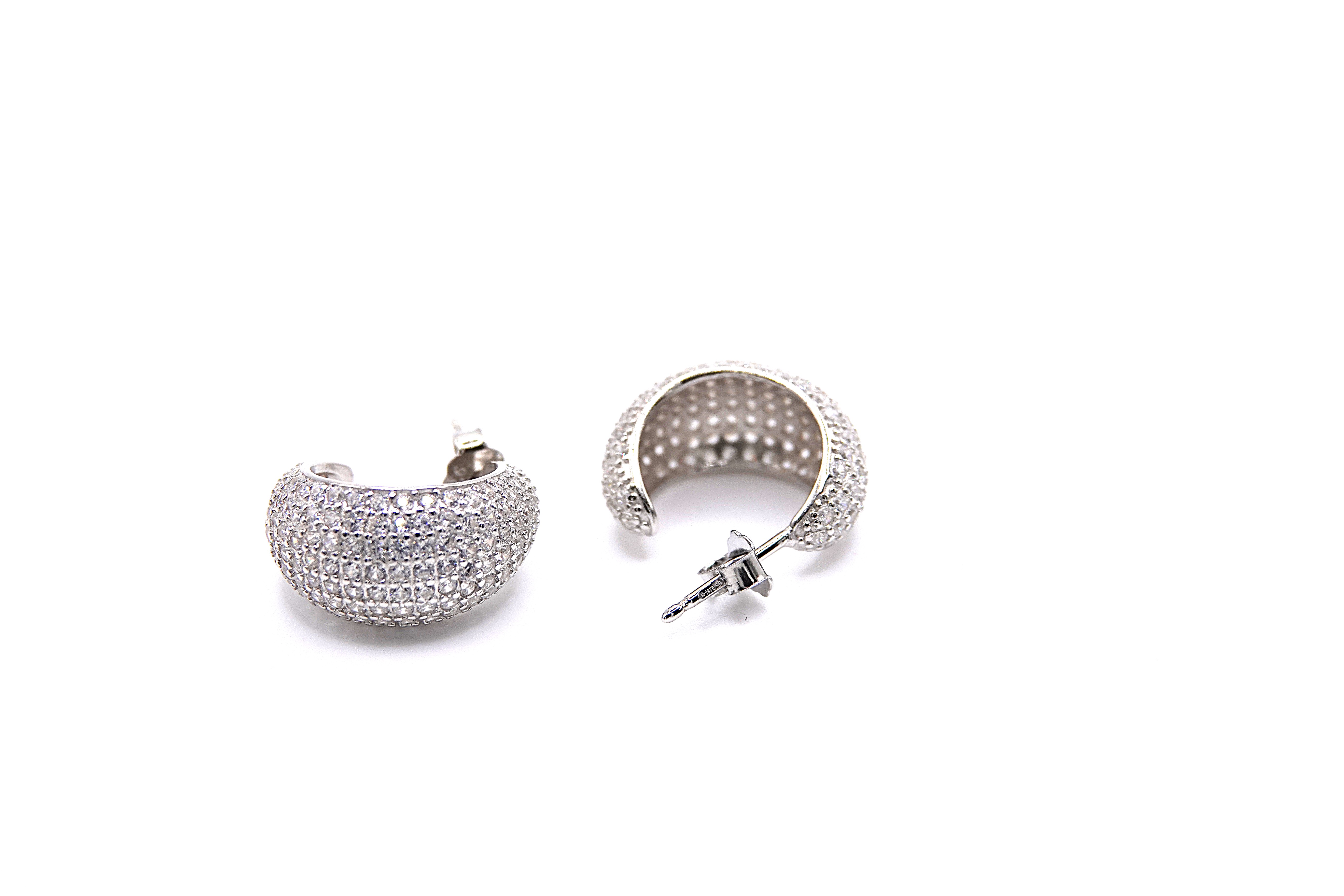 orecchini pavè a cerchio 12mm in argento rodiato 925 e zirconi bianchi