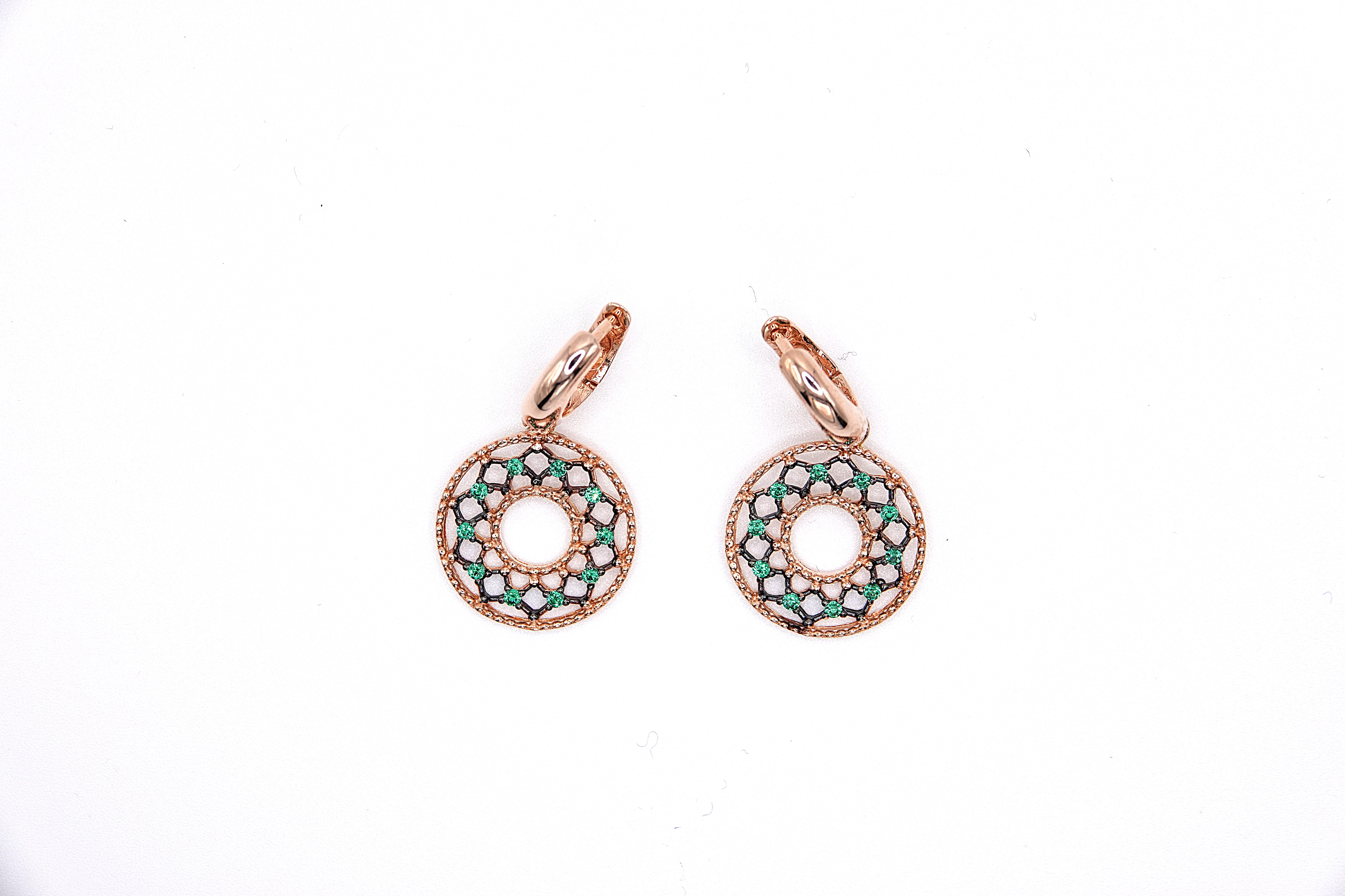 orecchini a cerchio con tondo effetto pizzo in argento rosato 925 e zirconi