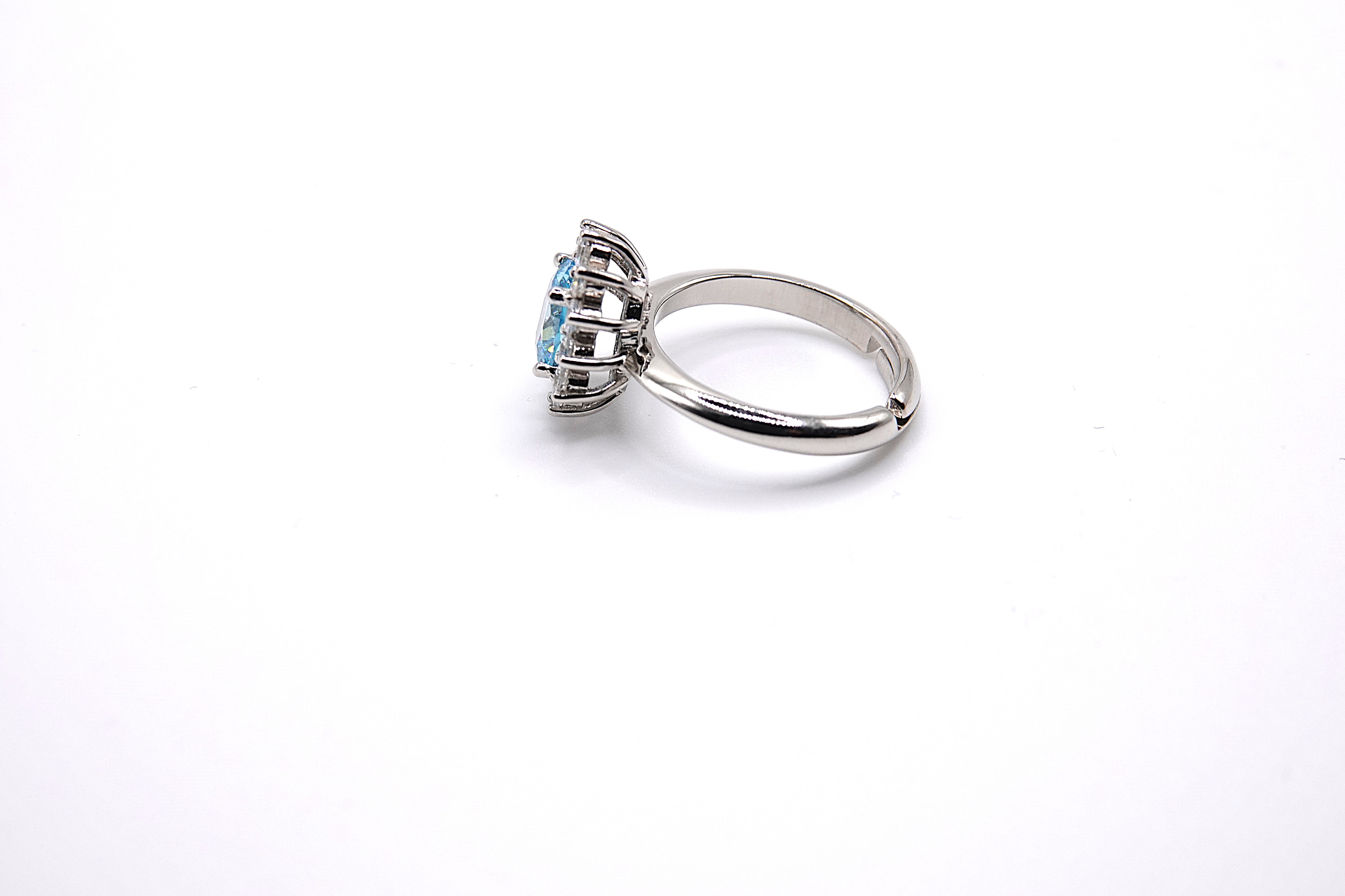 Anello rodiato in argento 925 con zircone