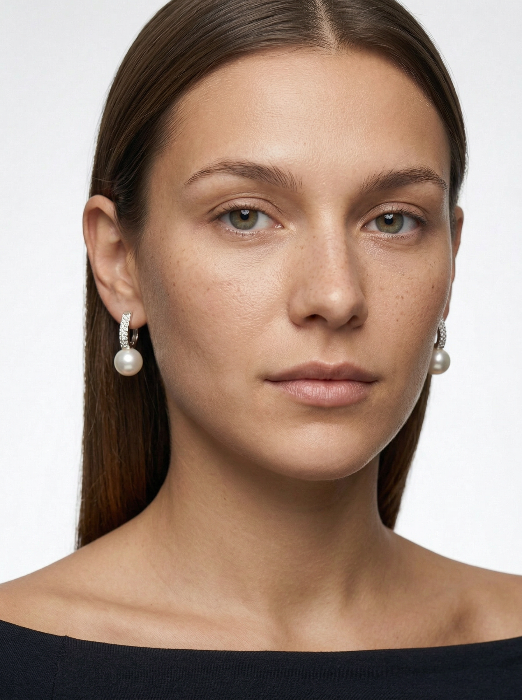 orecchini in argento rodiato 925 con perla e zirconi bianchi