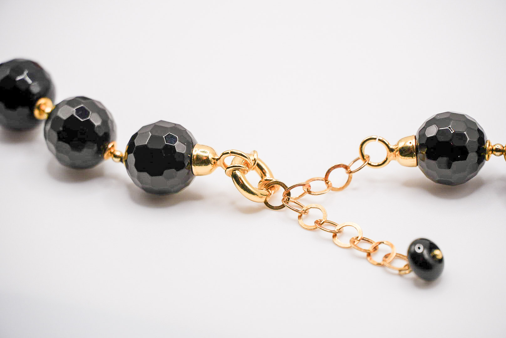 Collana in argento con pietre (agata nera, corallo ed ematite) 