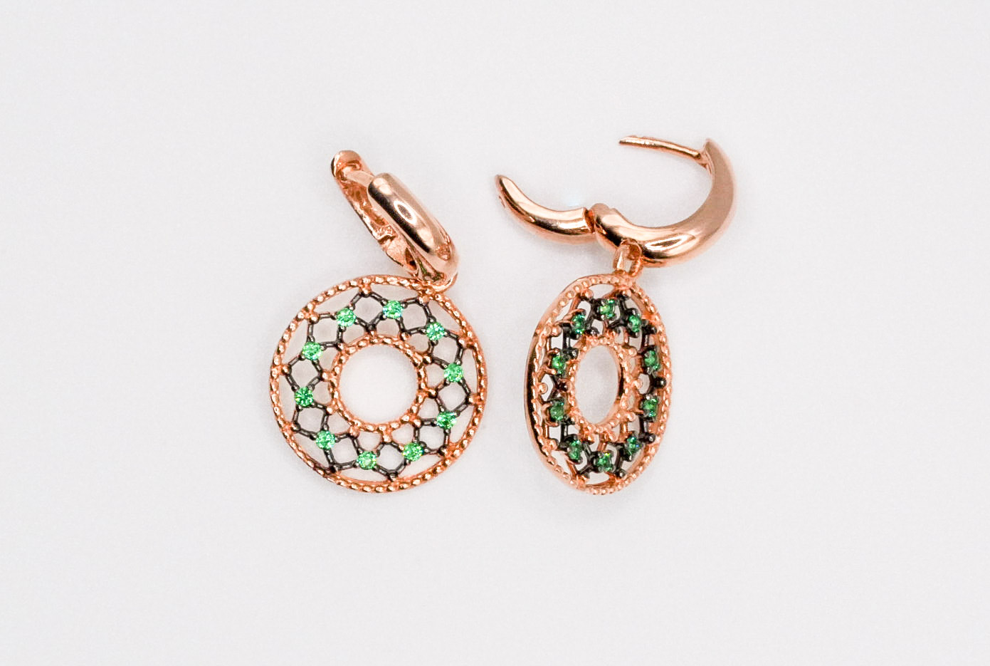 orecchini a cerchio con tondo effetto pizzo in argento rosato 925 e zirconi