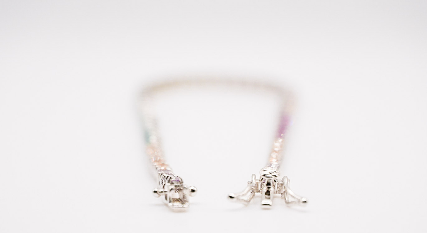 bracciale tennis con zirconi multicolor  2,5 mm in argento rodiato 925