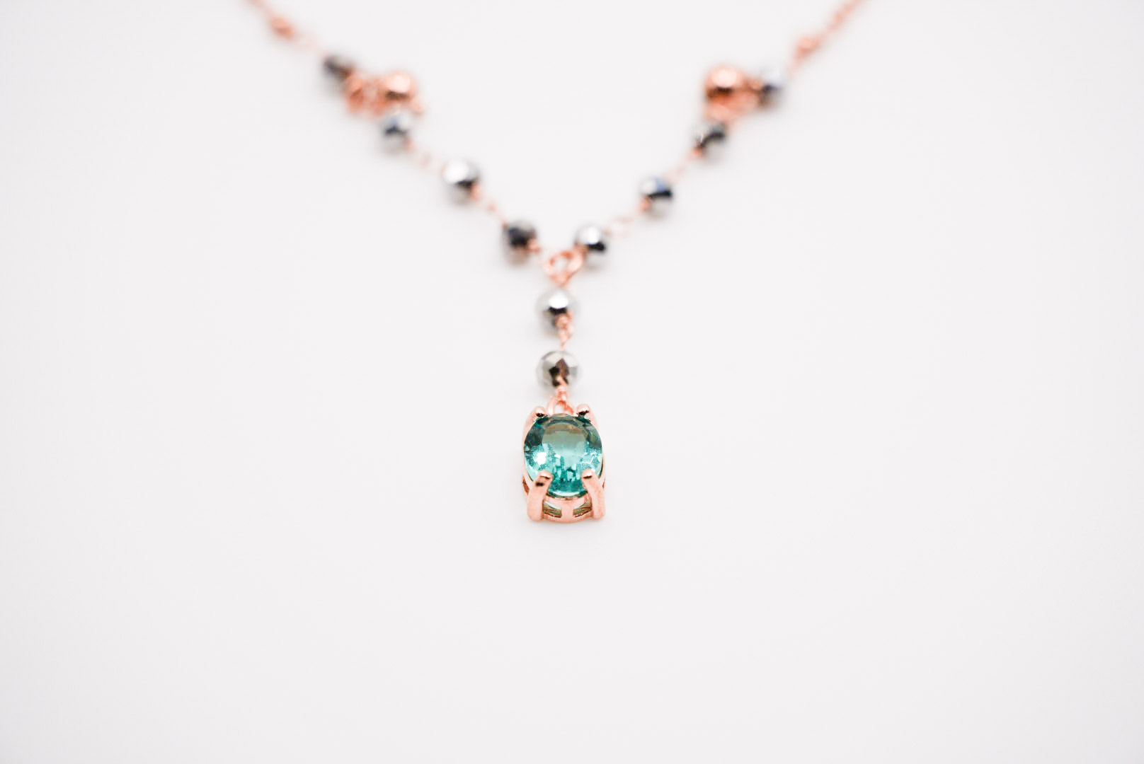 collana con pietre idrotermali e charms in argento rosato 925 