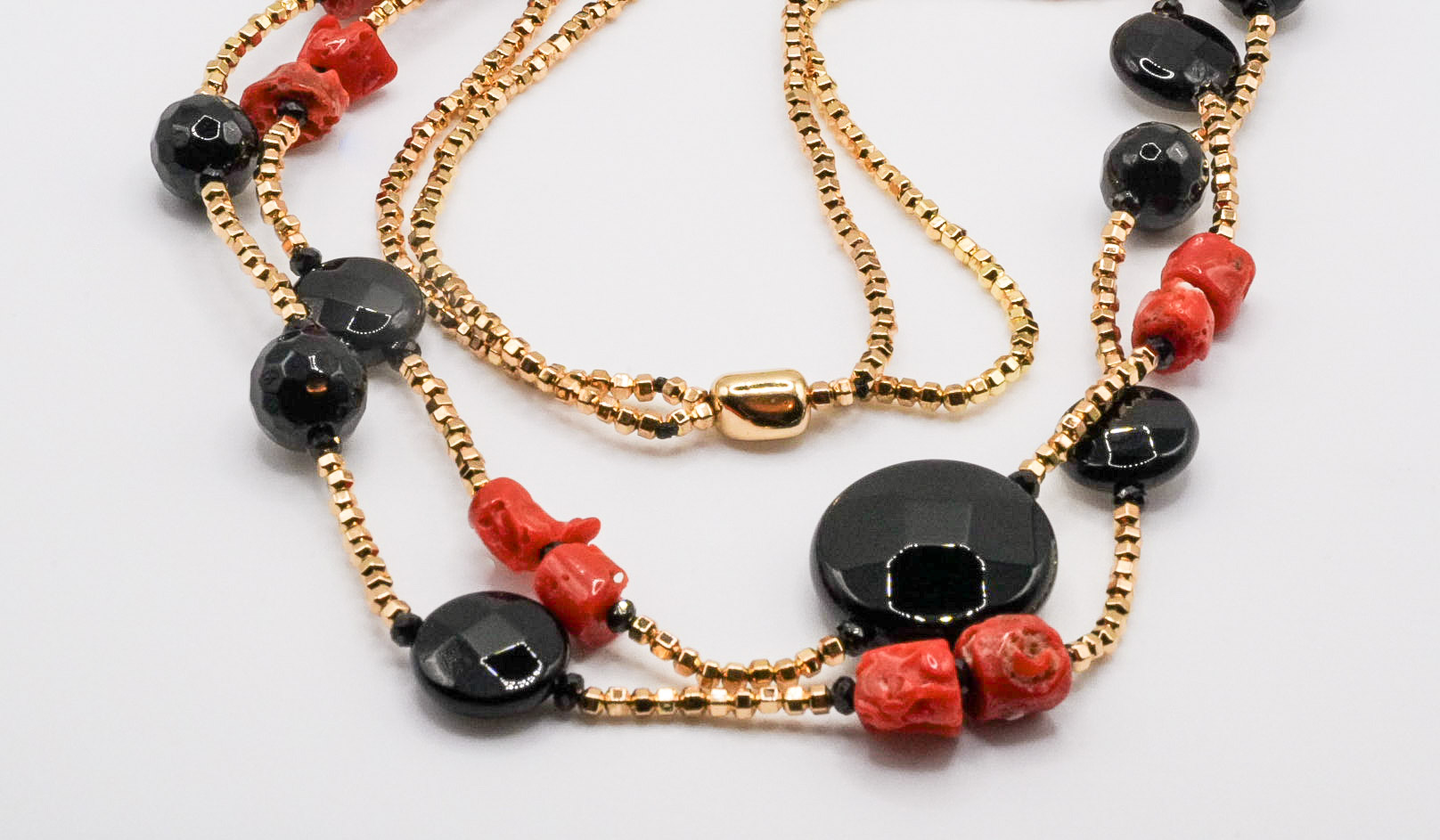 Collana Multifilo in argento con pietre (ematite dorata, corallo, agata nera e spinello)