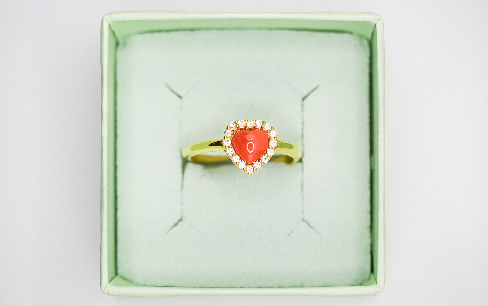 Anello in Argento 925 con cuore corallo e giro di zirconi 