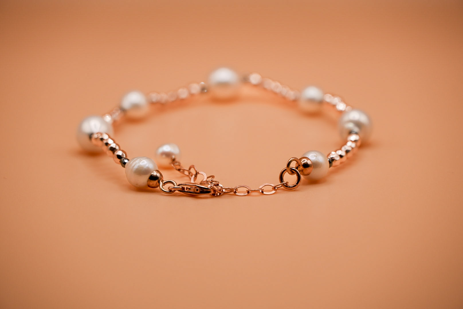 Bracciale  in argento 925 con ematite e perle