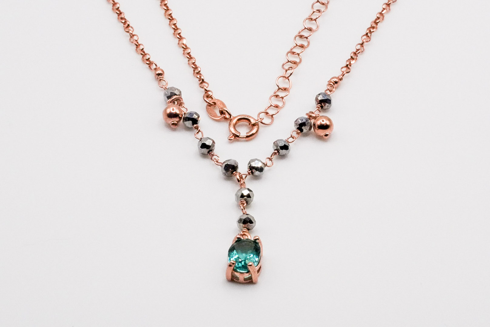 collana con pietre idrotermali e charms in argento rosato 925 