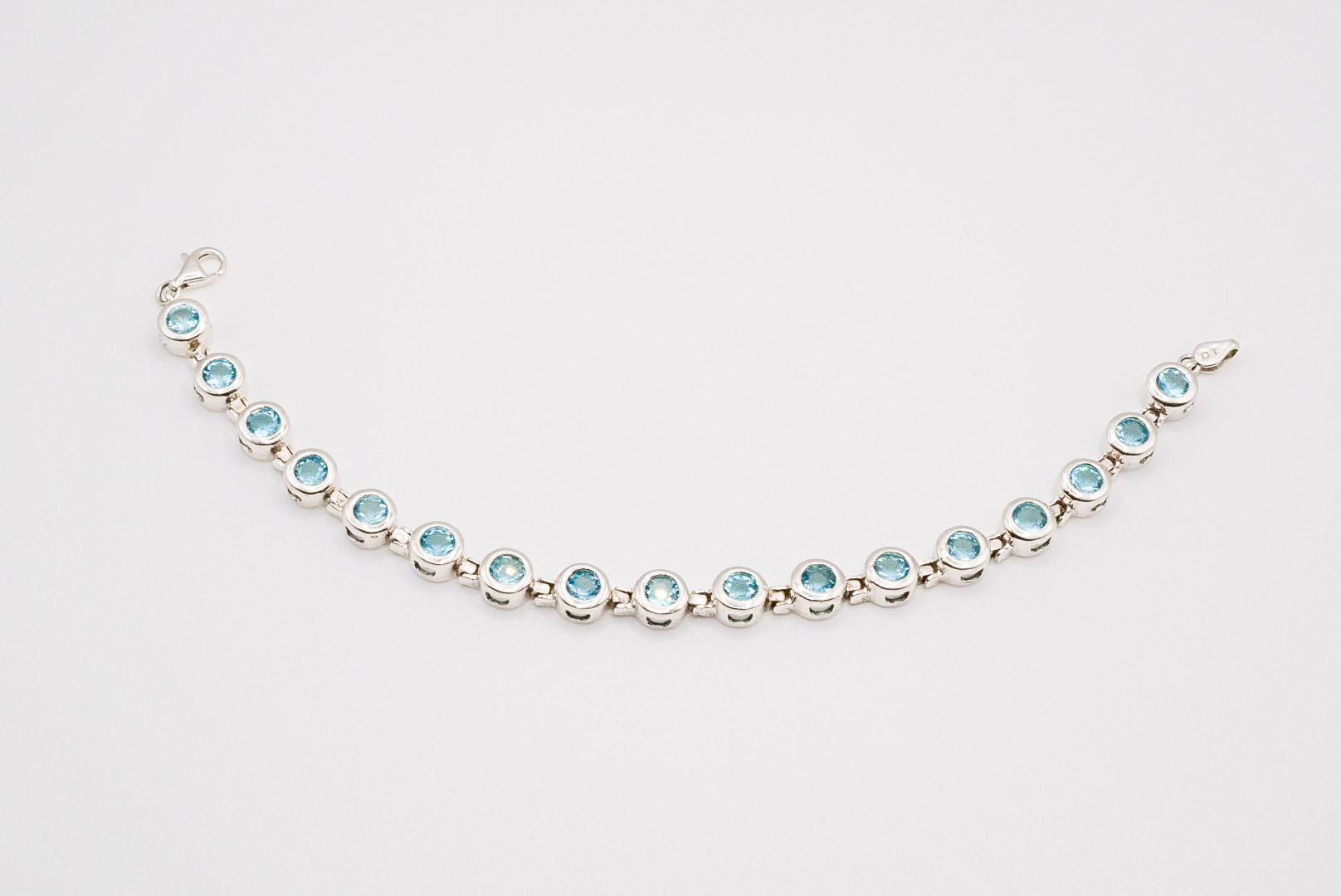 bracciale tennis con zirconi azzurri in argento 925 rodiato 