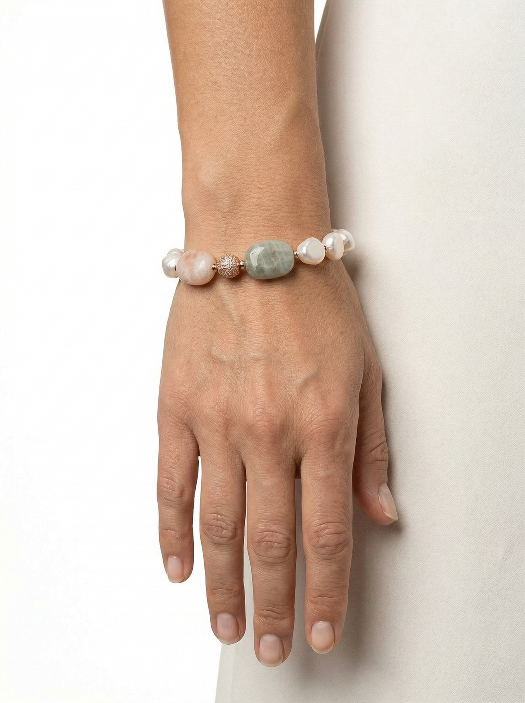 Bracciale in argento 925 con perle, ematite, berillo ed elemento in ottone con zirconi