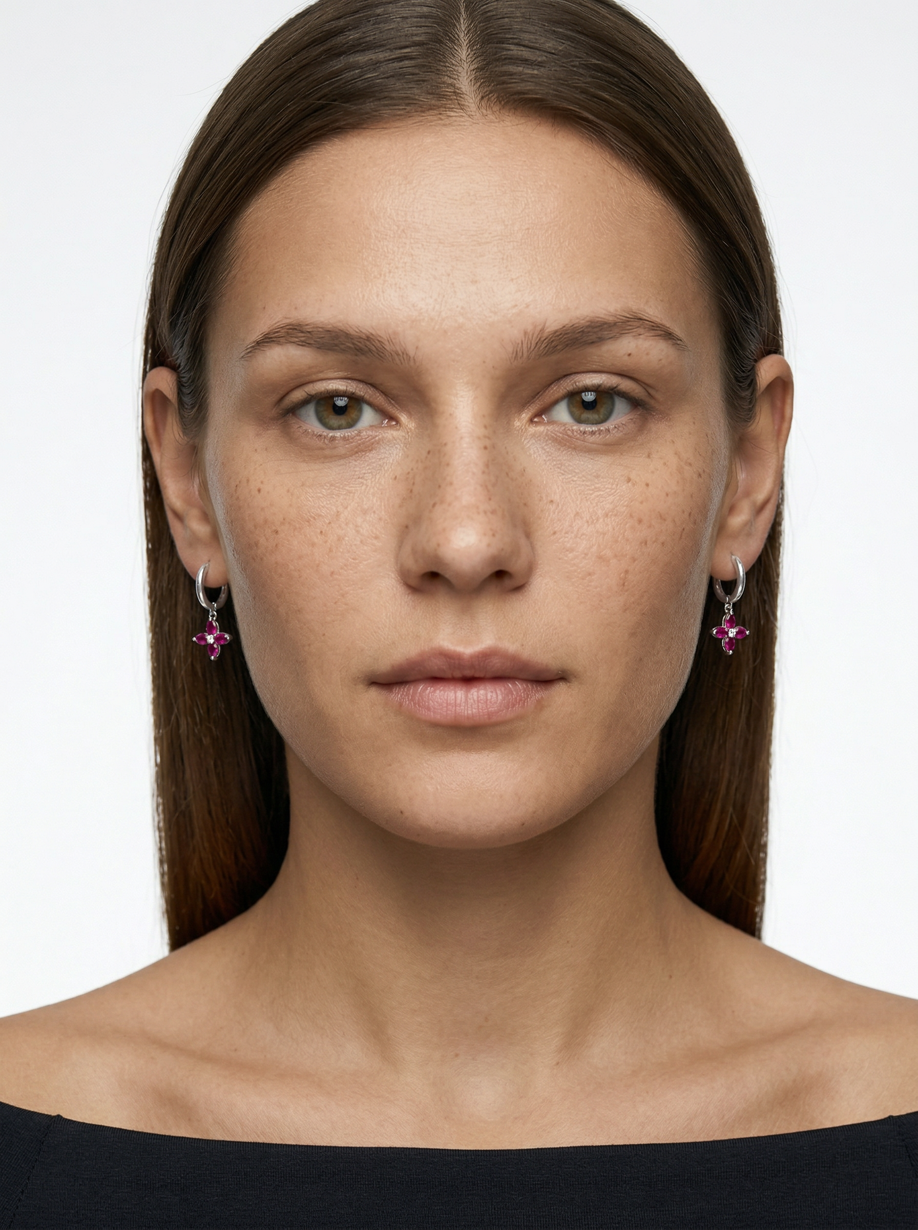 orecchini a cerchio con fiore pendente in argento rodiato 925 e zirconi colorati