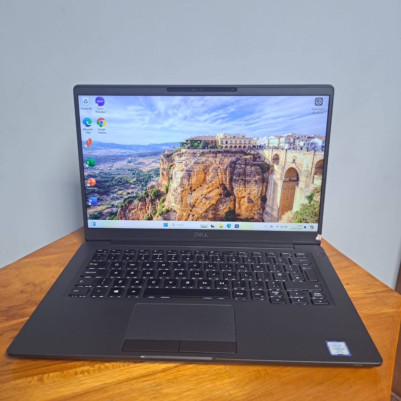 Dell Latitude 7400 touchscreen core i5 gen 8 Ram 8gb SSD Nvme 256Gb Windows 11