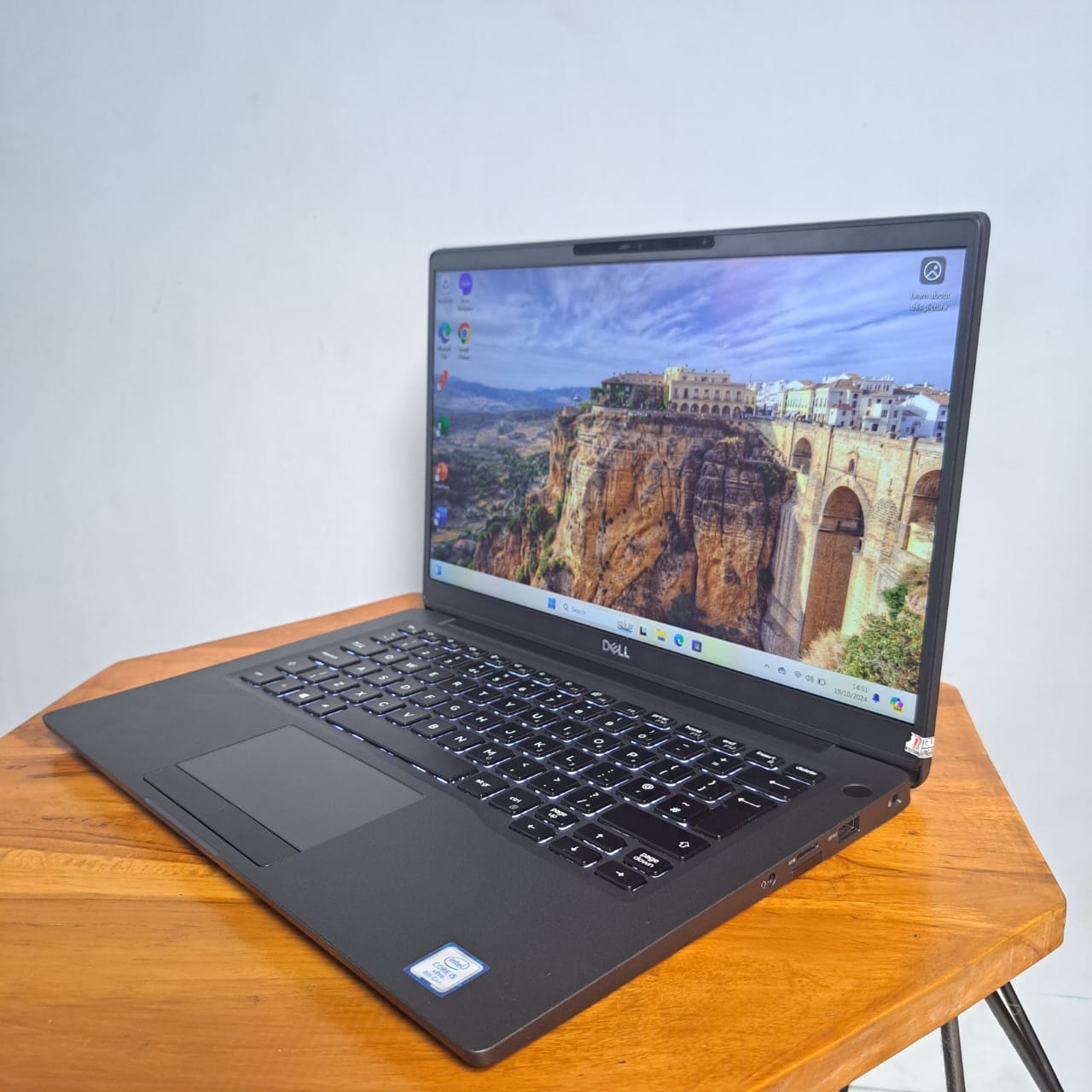 Dell Latitude 7400 touchscreen core i5 gen 8 Ram 8gb SSD Nvme 256Gb Windows 11