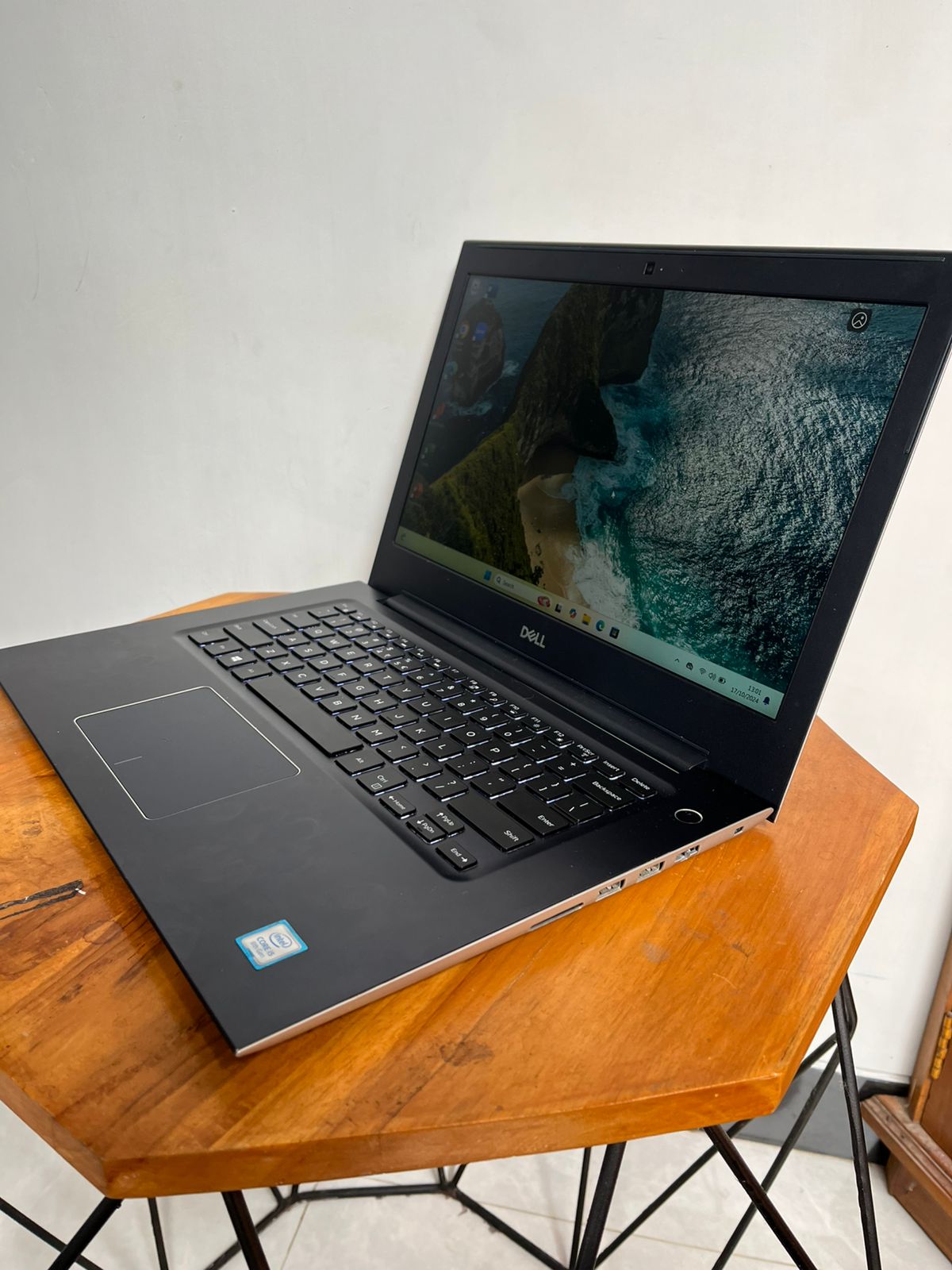 Dell Vostro 5471 core i5 gen 8 Ram 8gb SSD 256Gb vga amd radeon 530 2gb