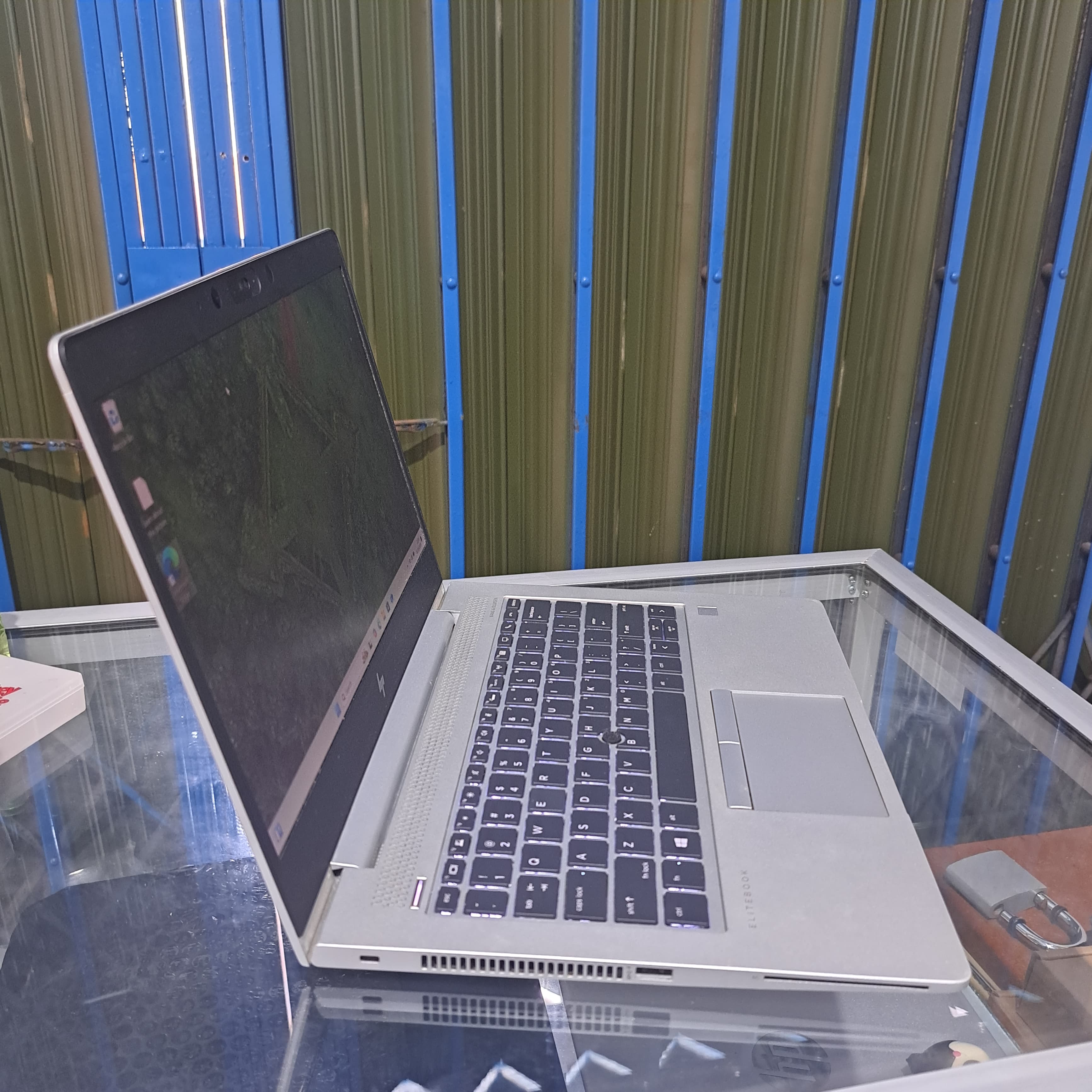 Hp Elitebook 830 G6 core i7 gen 8 Ram 16gb SSD 256Gb windows 11