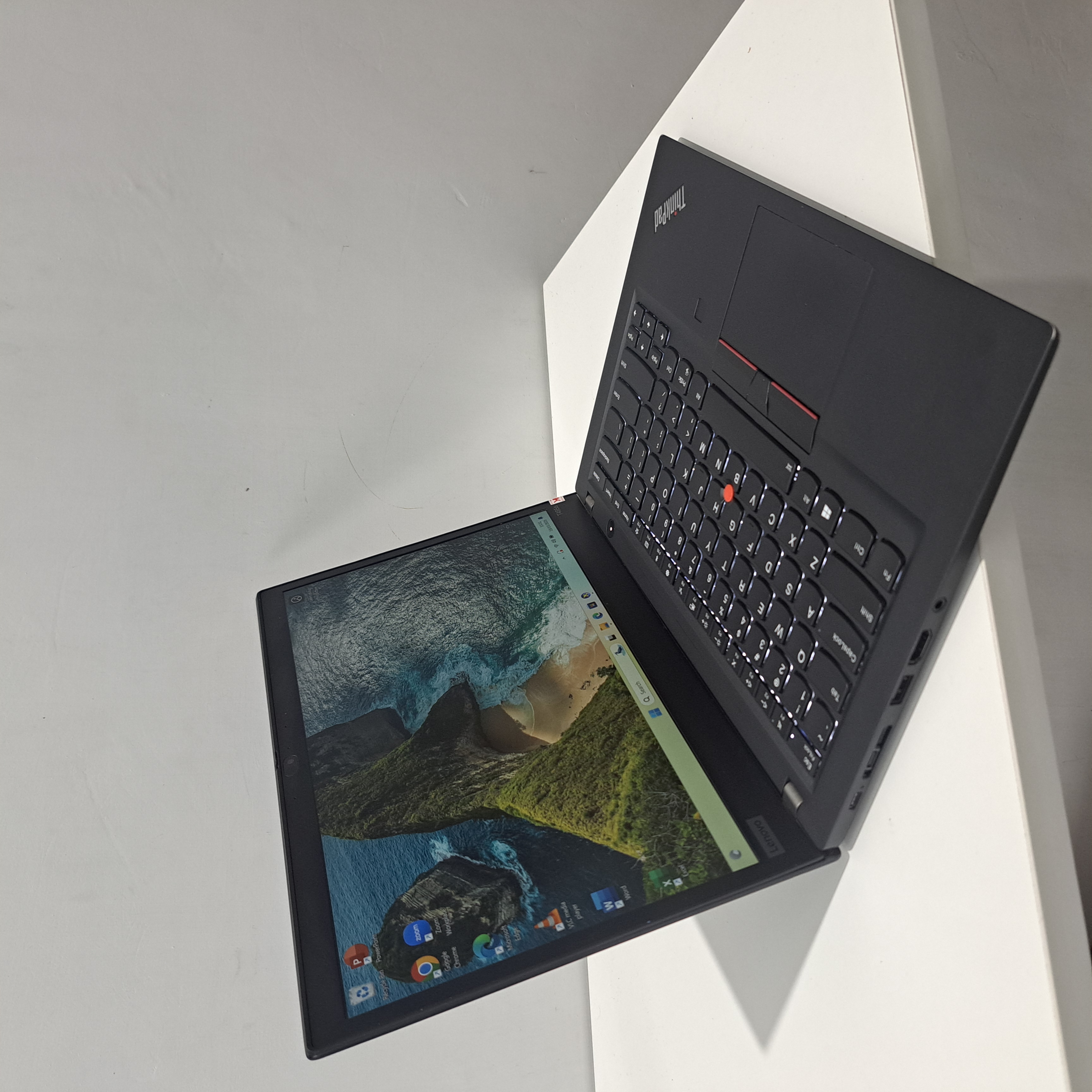 Lenovo Thinkpad T495s Ryzen 5 Pro 3500u Ram 16Gb SSD 256Gb Windows 11