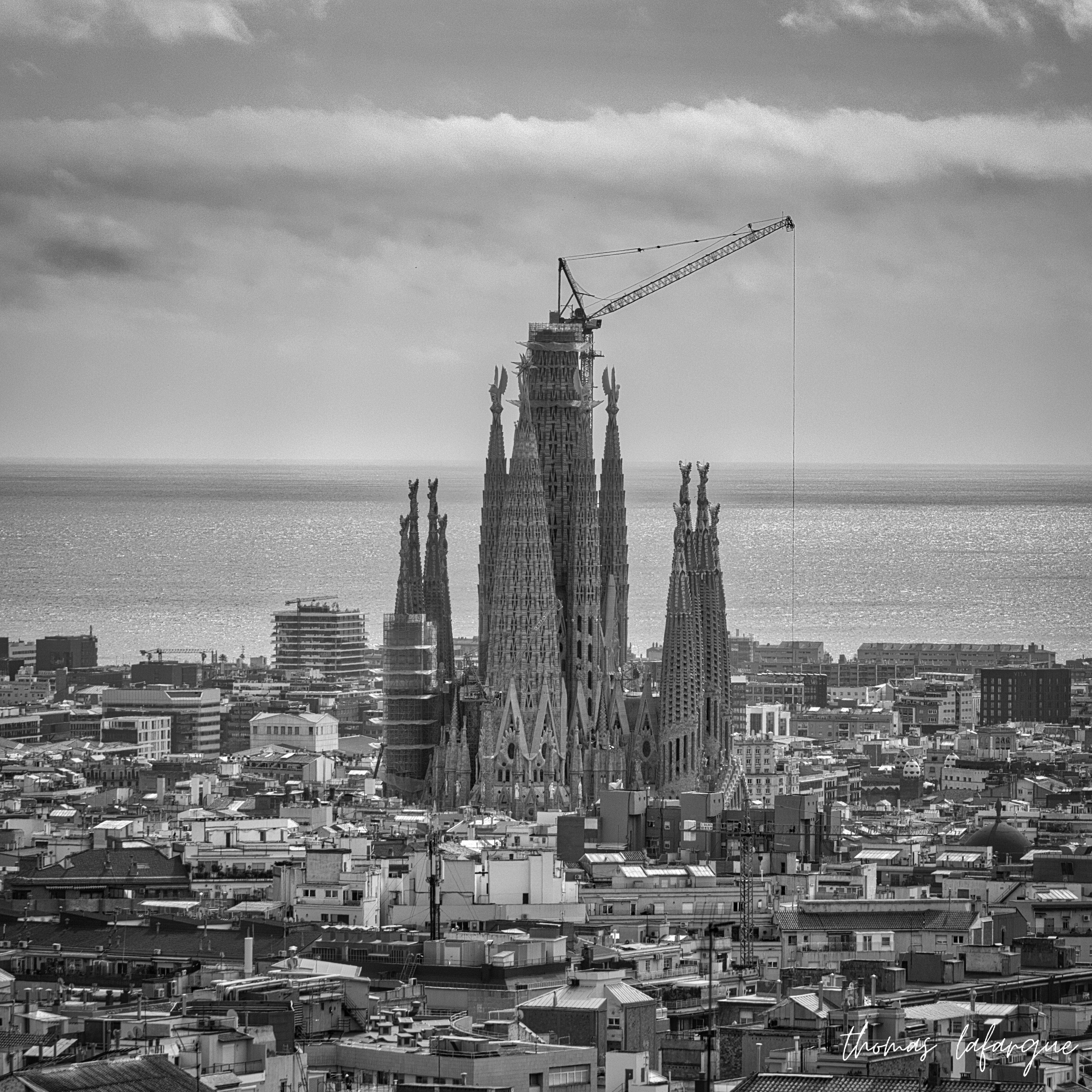 Photo en noir et blanc de la Sagrada Família