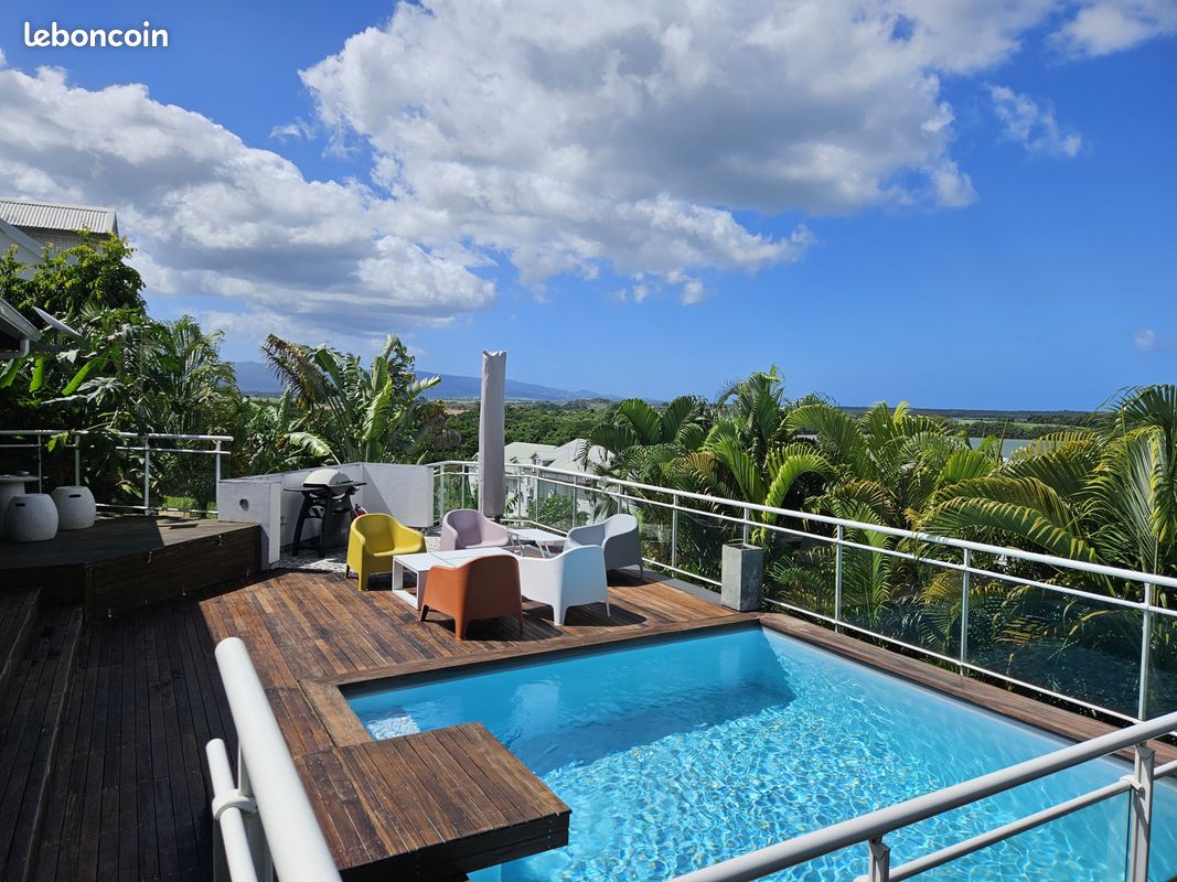 À vendre – Villa avec vue mer et dépendance – Baie-Mahault