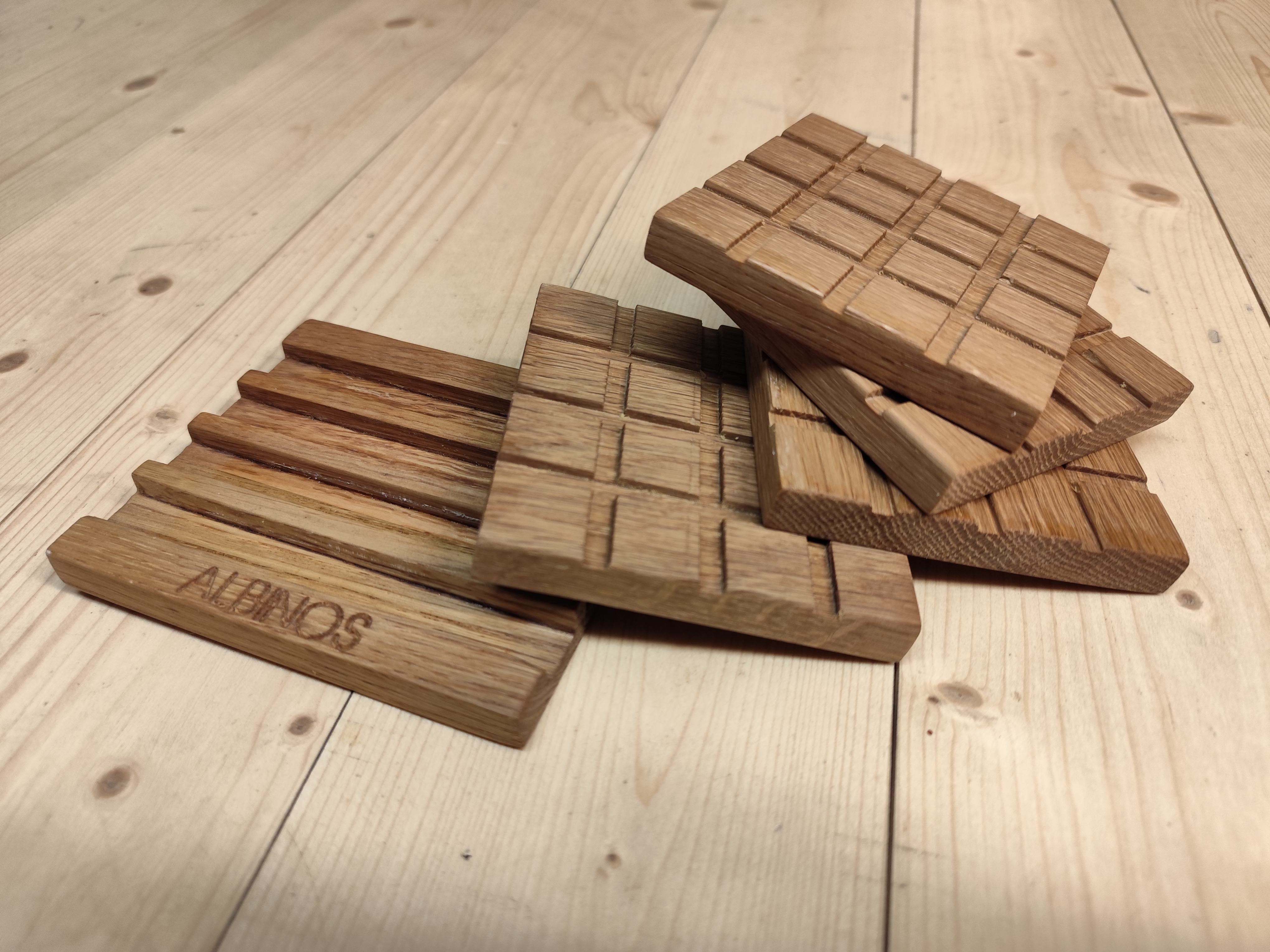 Puidust joogiklaasi alused (albinos 1)