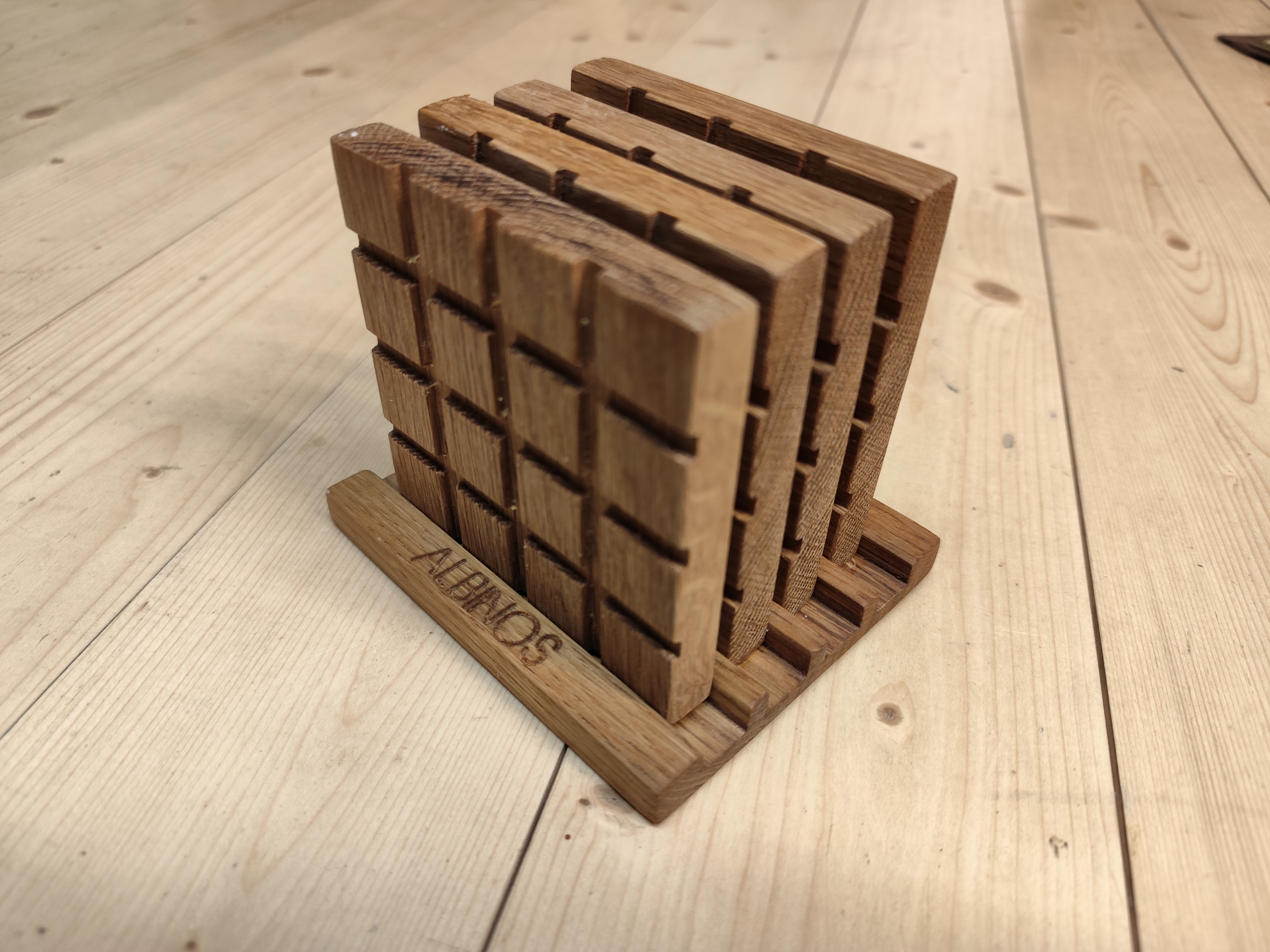 Puidust joogiklaasi alused (albinos 1)