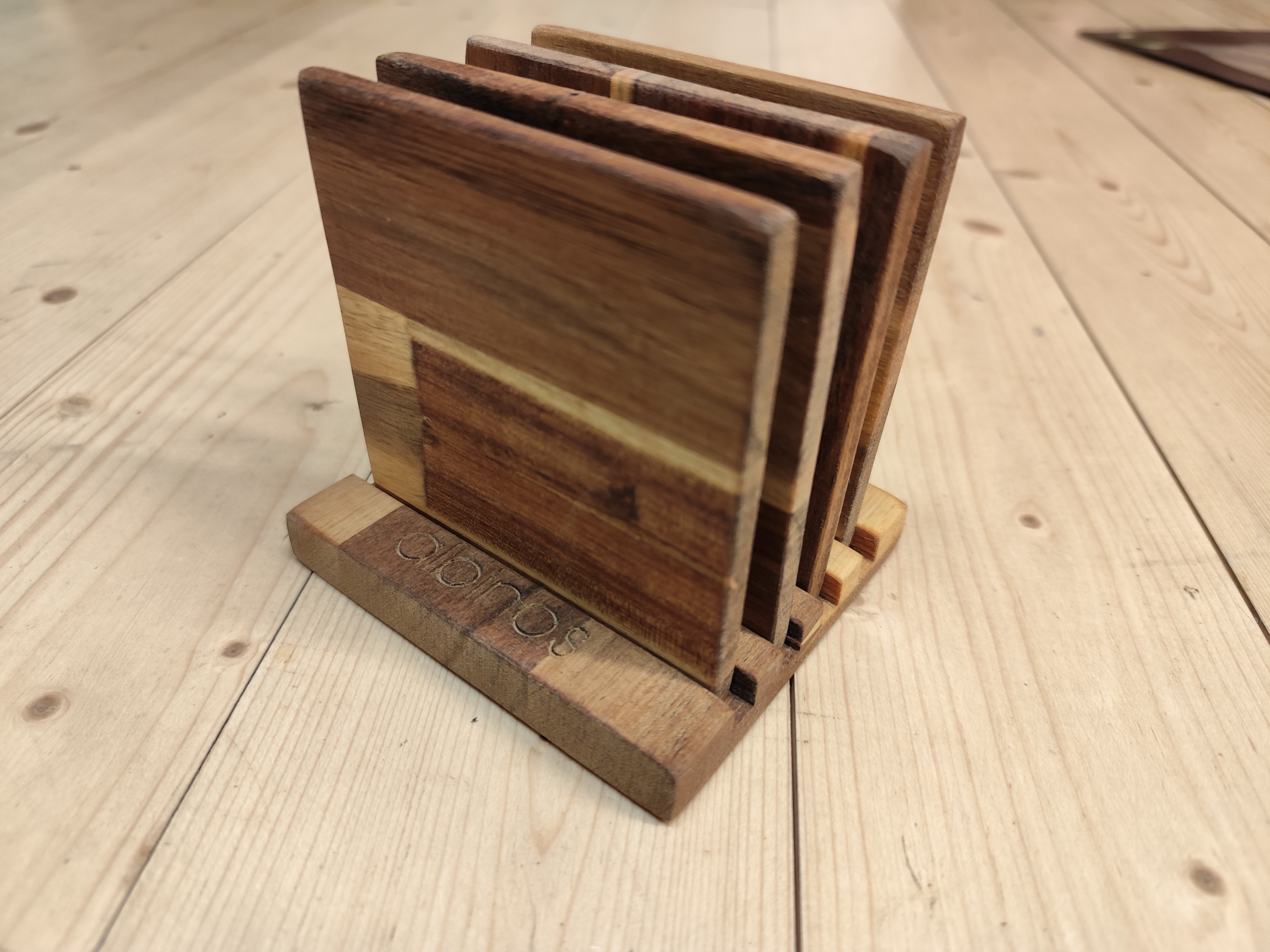 Puidust joogiklaasi alused (albinos 2)