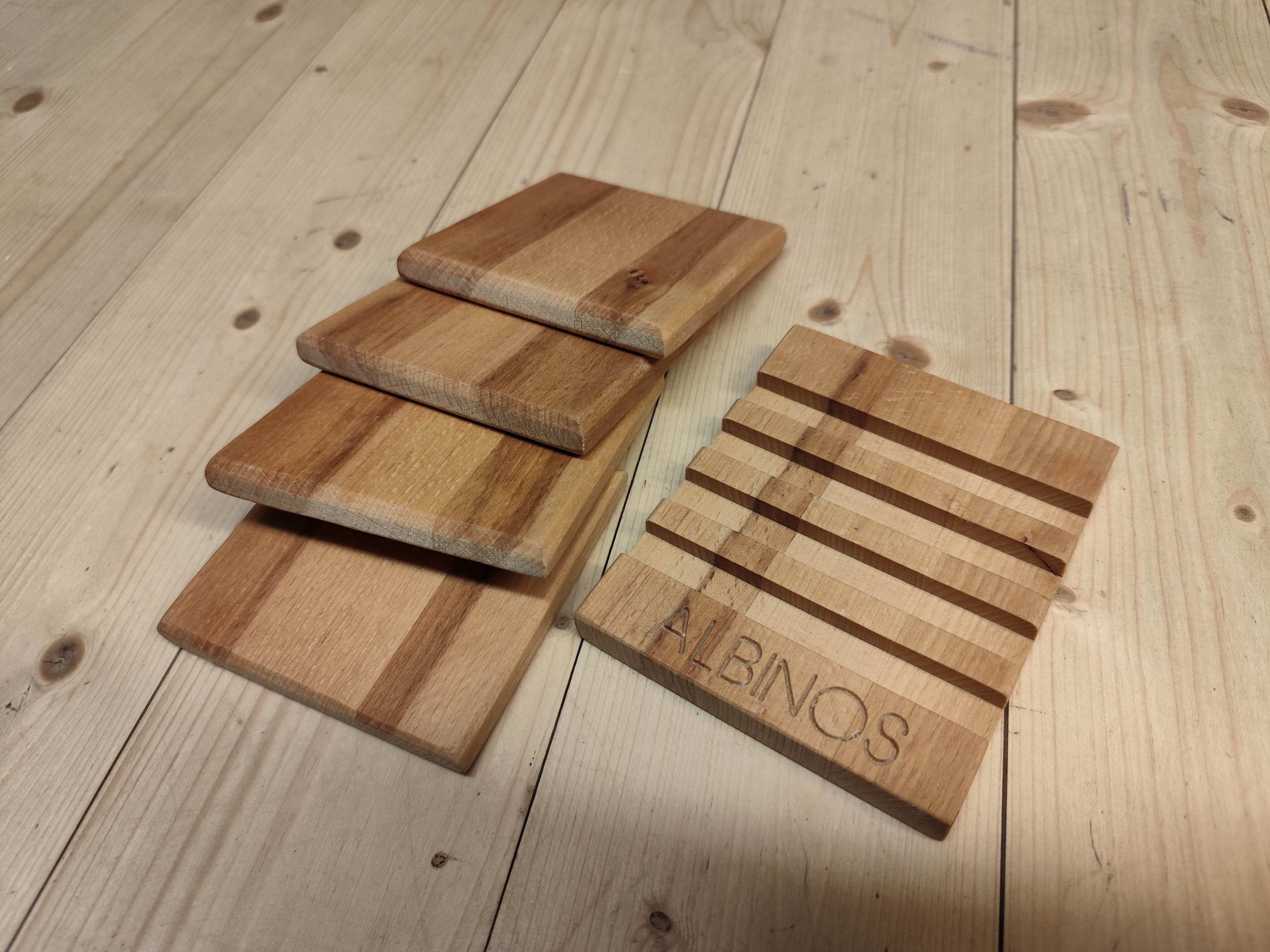 Puidust joogiklaasi alused (albinos 3)