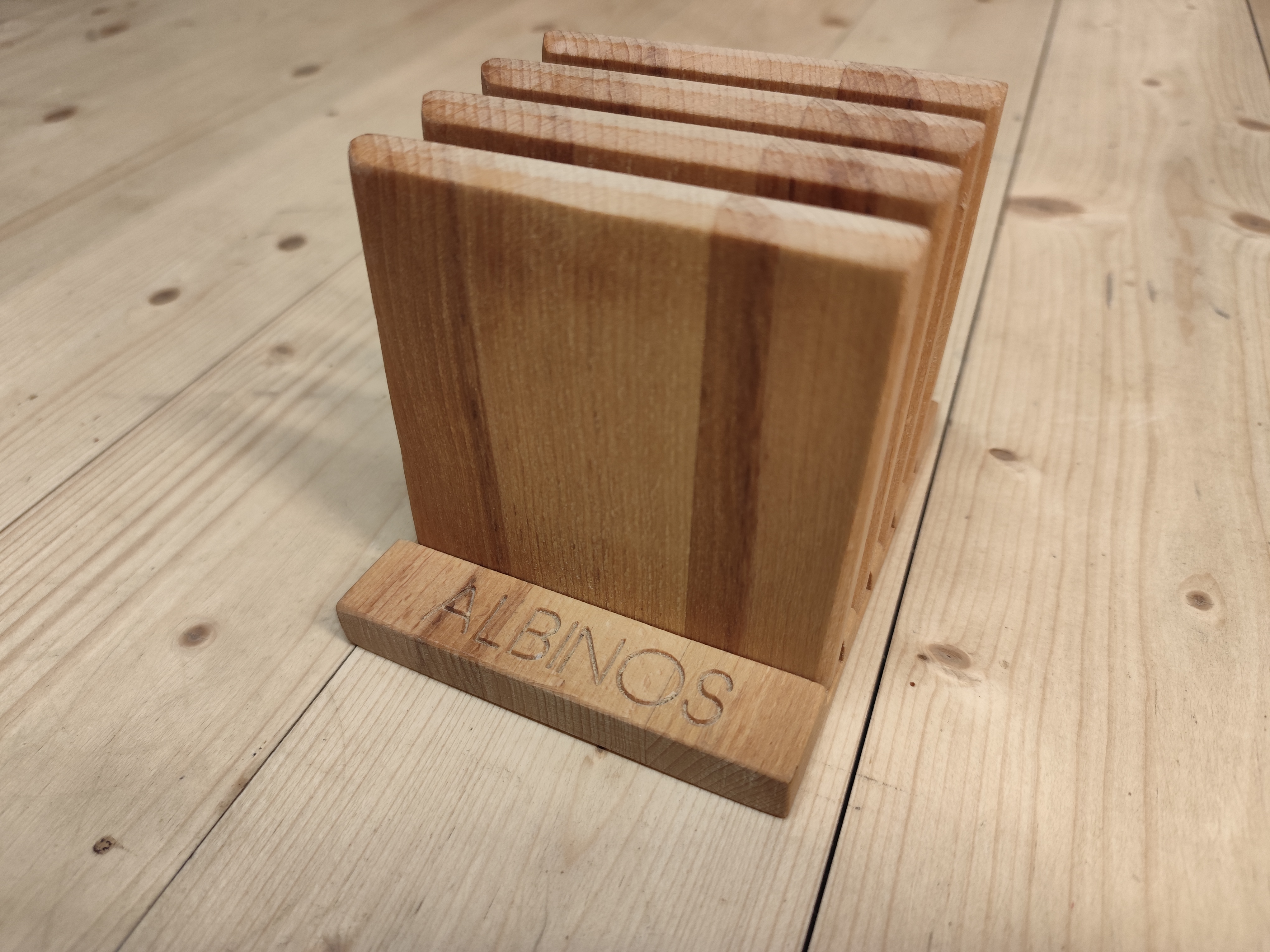 Puidust joogiklaasi alused (albinos 3)