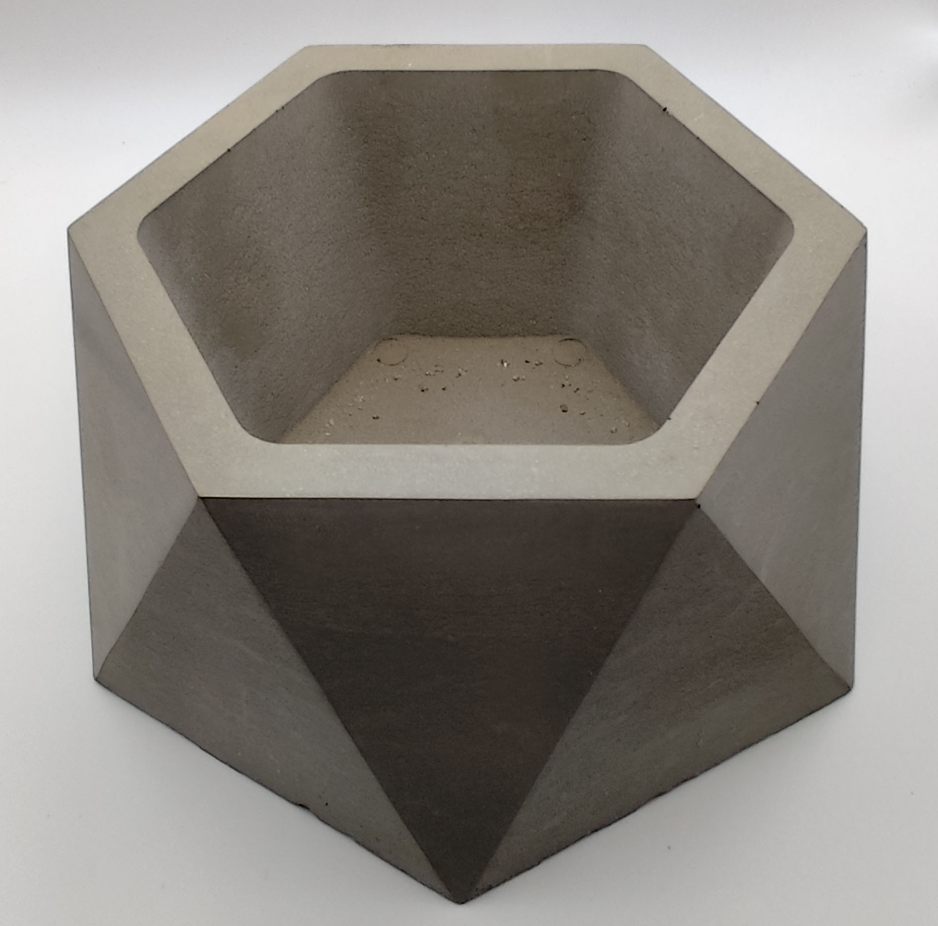 Betoonist väike kuusnurkne lillepott