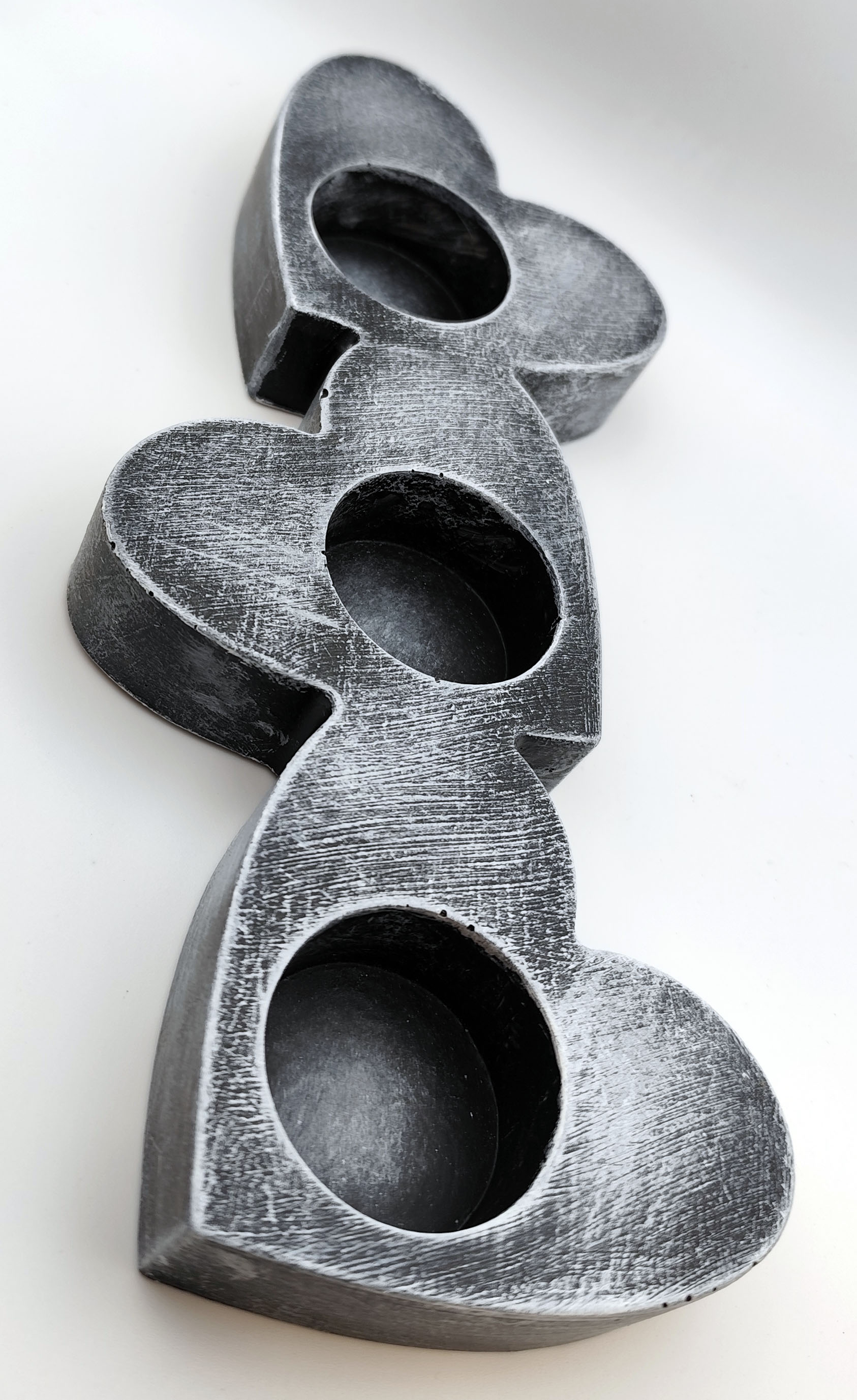 Betoonist küünlaalus (südamed)