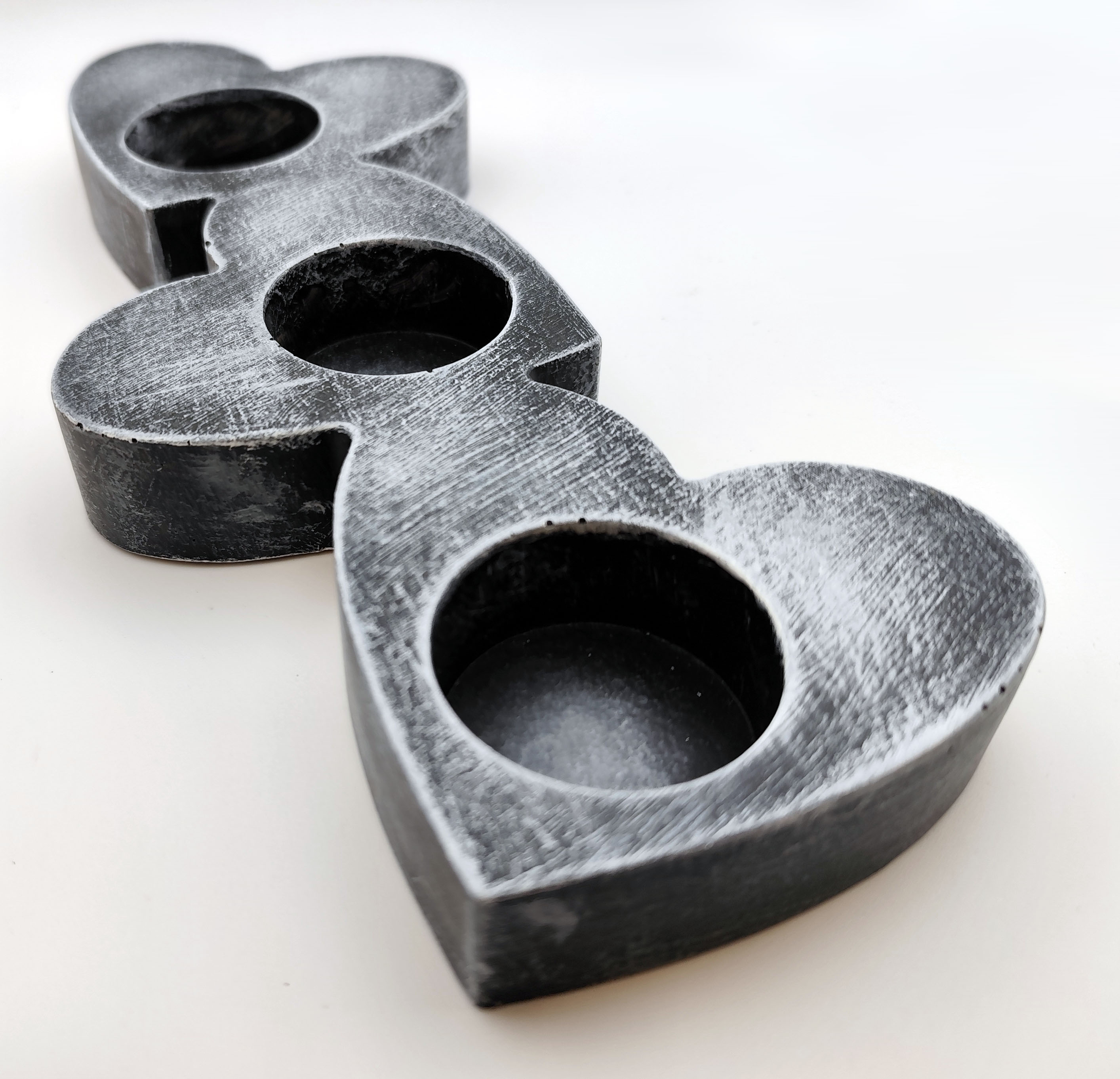 Betoonist küünlaalus (südamed)