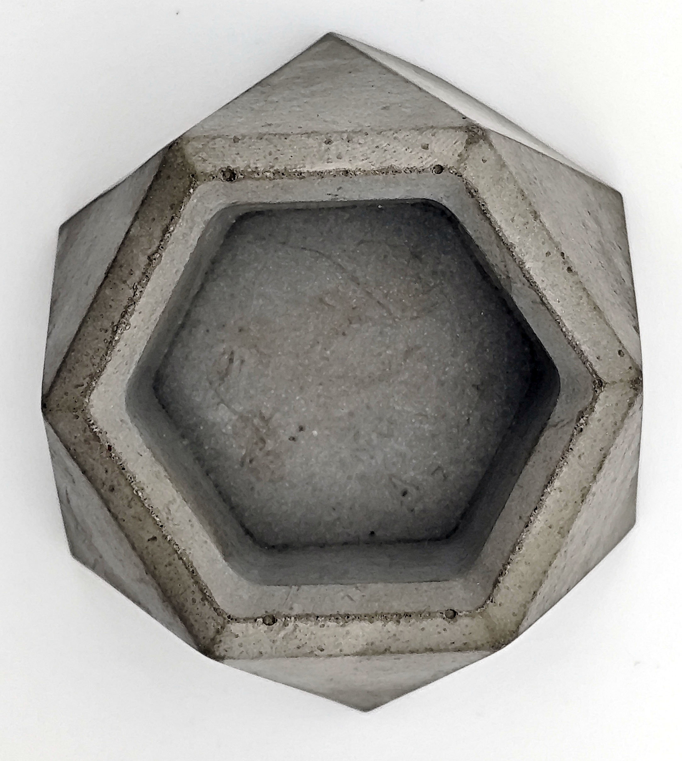 Betoonist kuusnurkne minivaas, lillepott, küünlahoidja