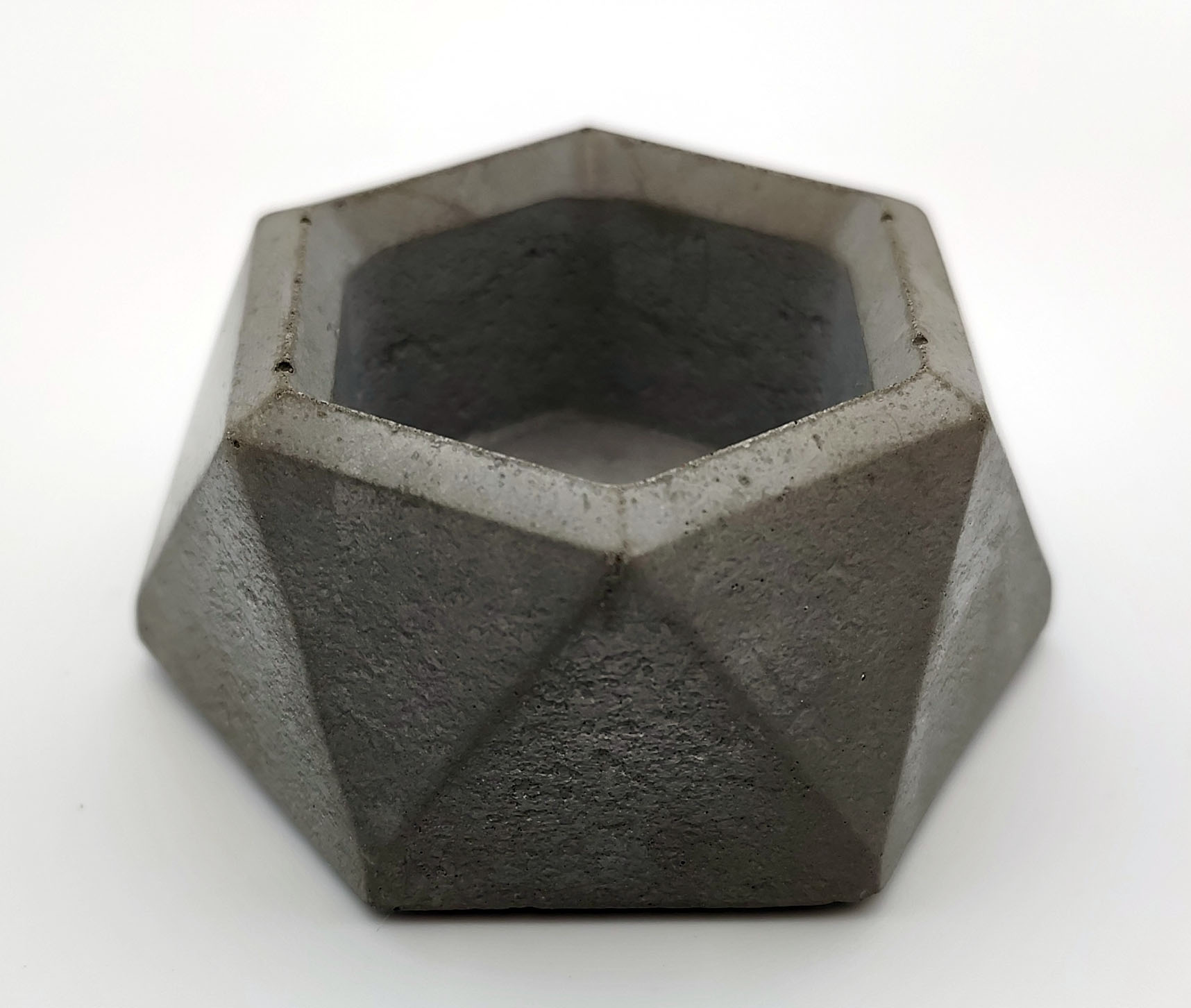 Betoonist kuusnurkne minivaas, lillepott, küünlahoidja