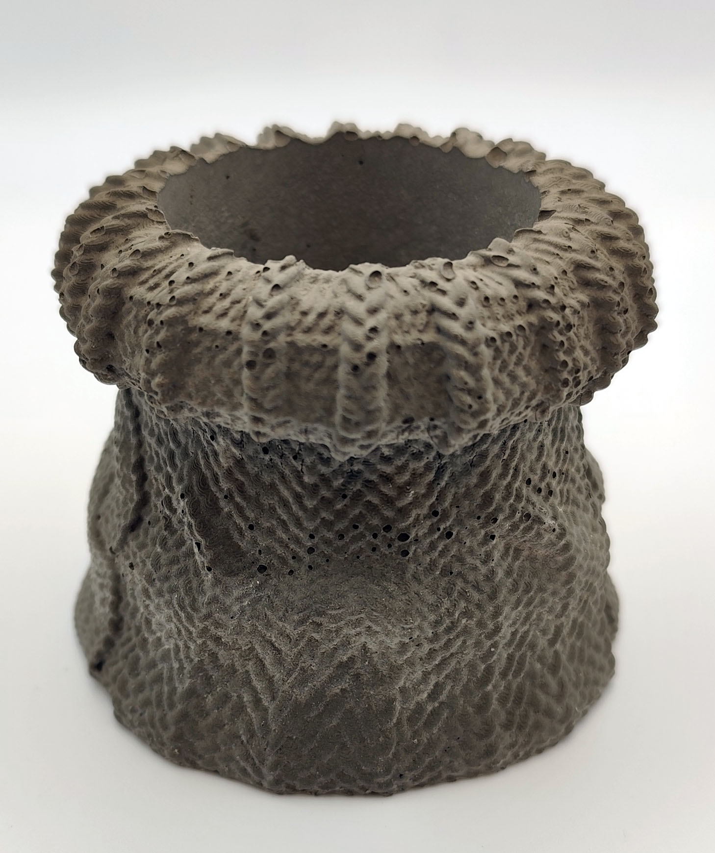 Betoonist minivaas, lillepott, küünlahoidja