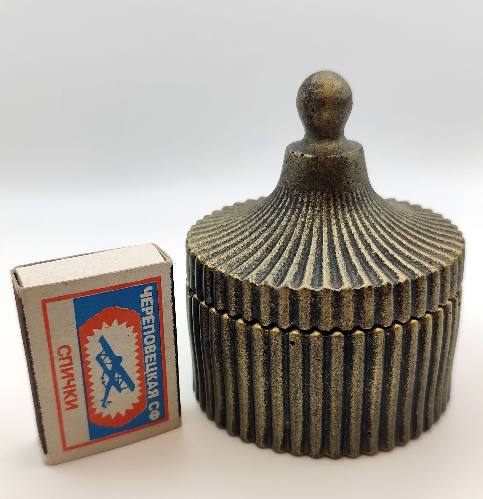 Betoonist väike karp