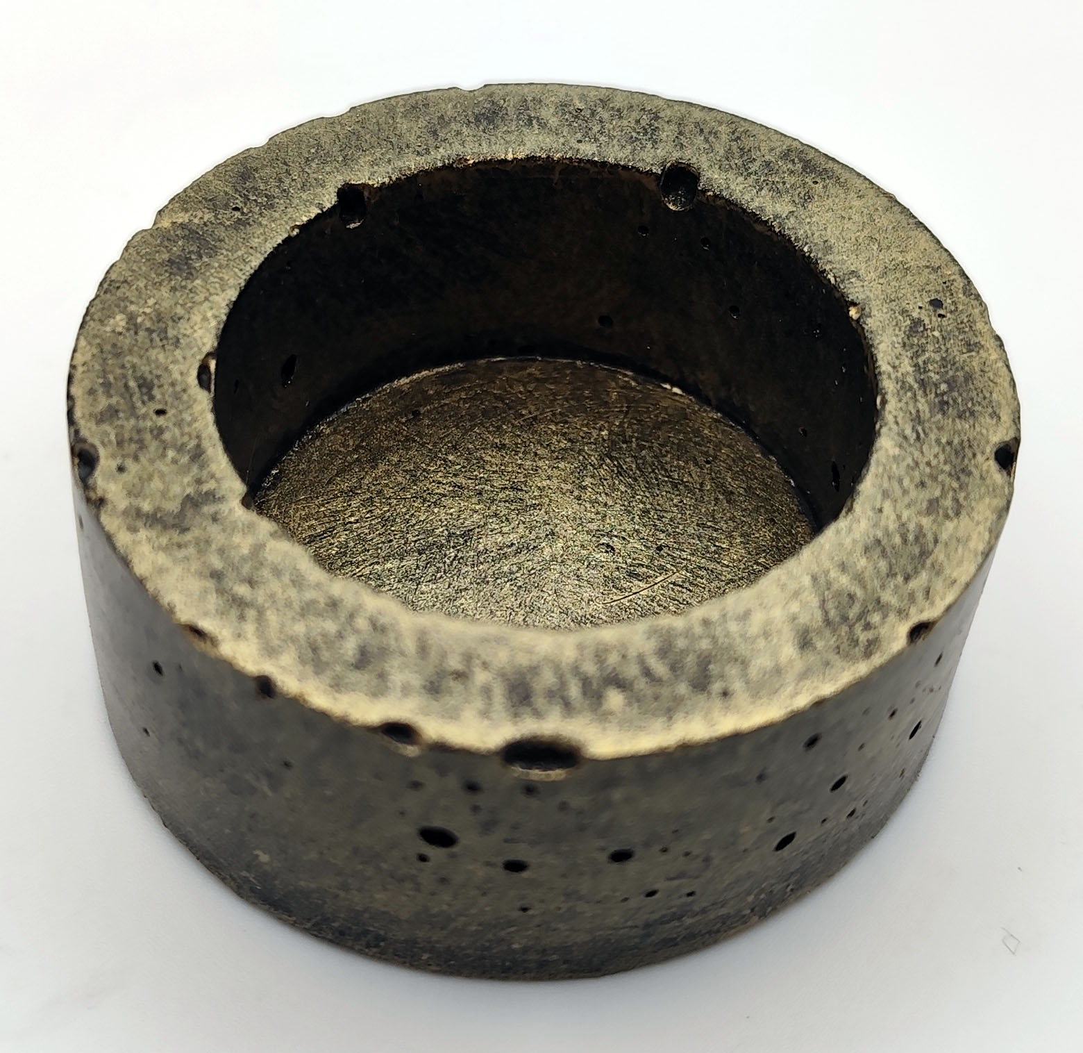 Betoonist küünlaalus (solo)