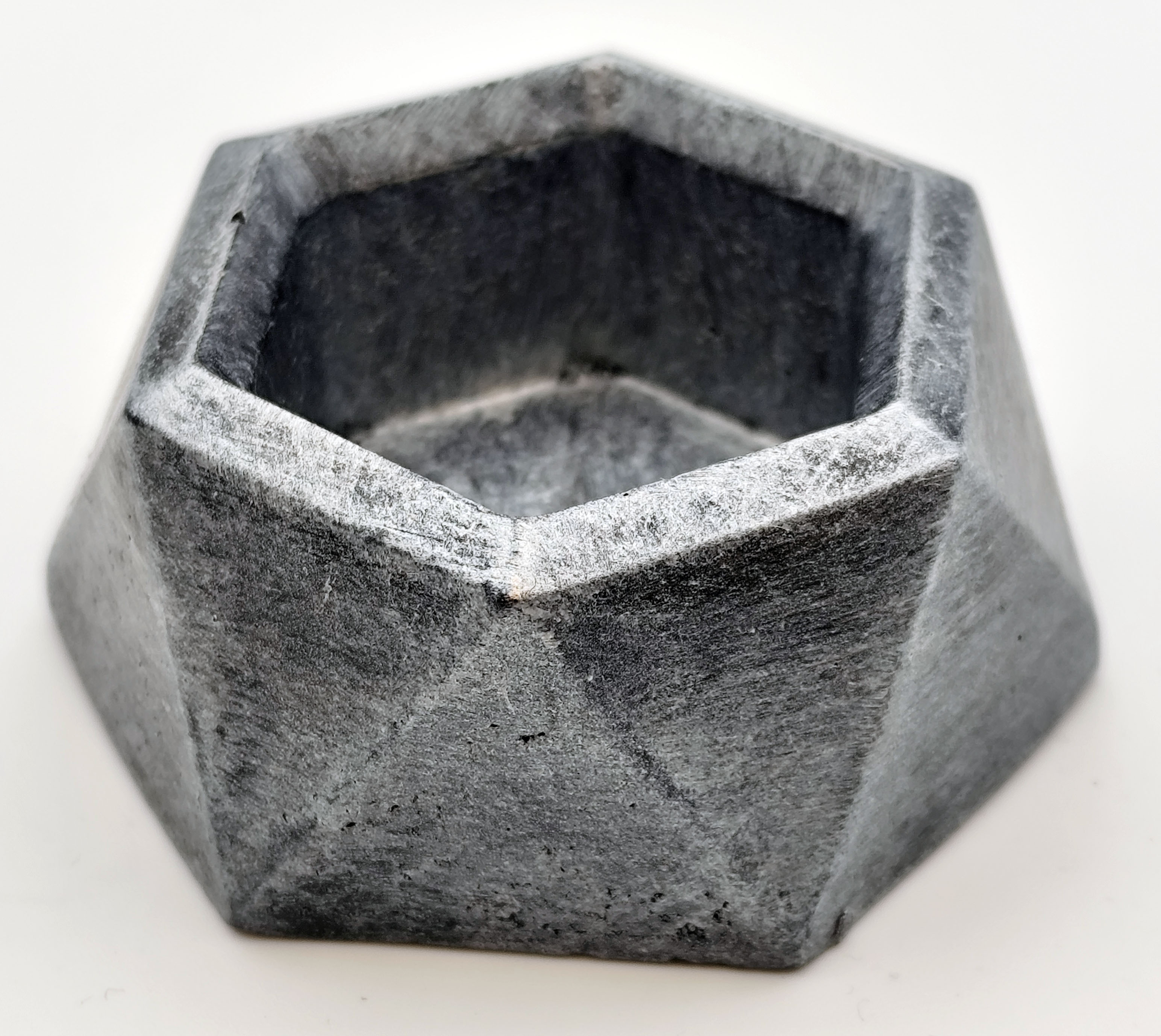 Betoonist kuusnurkne minivaas, lillepott, küünlahoidja