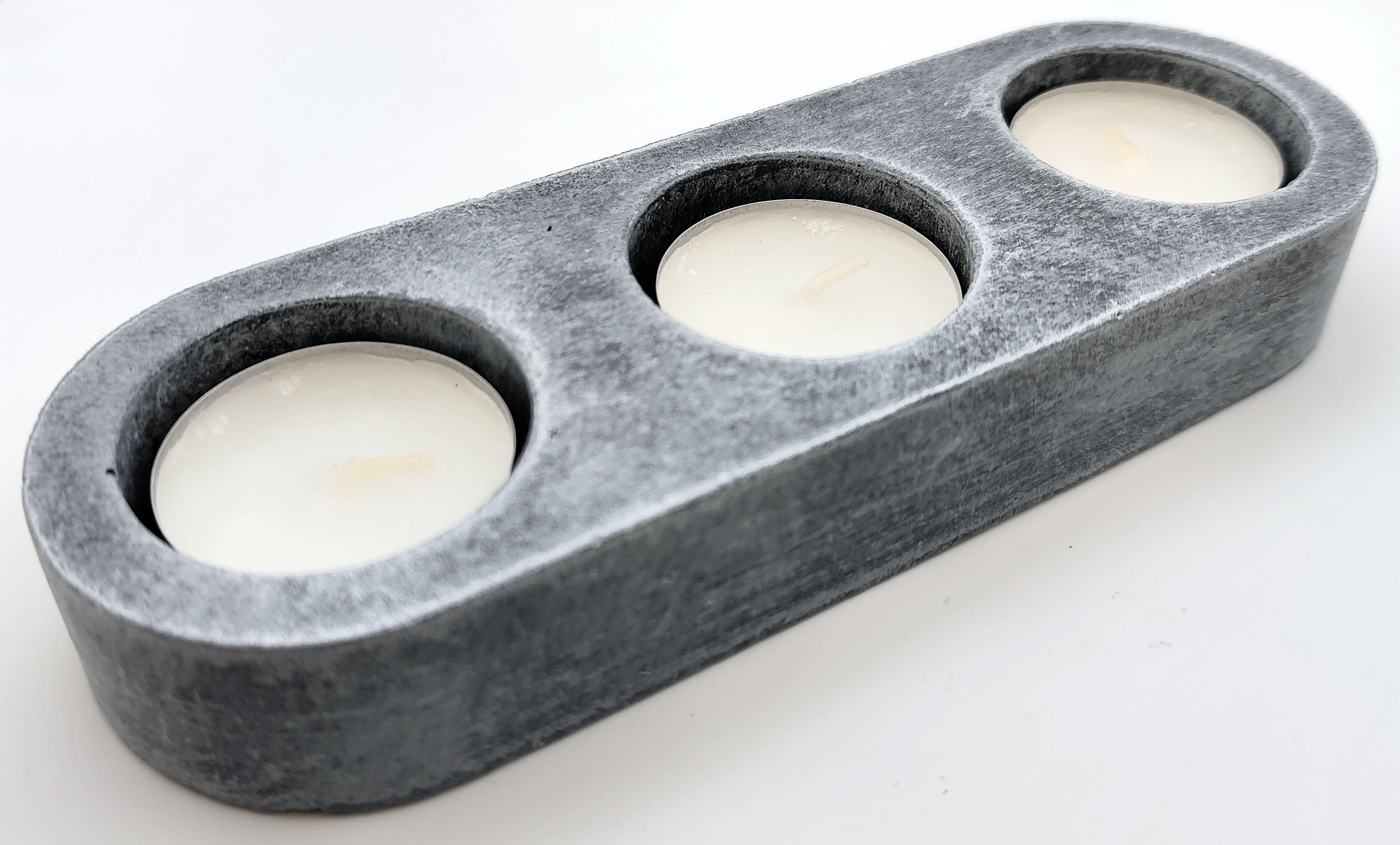 Betoonist küünlaalus (trio)