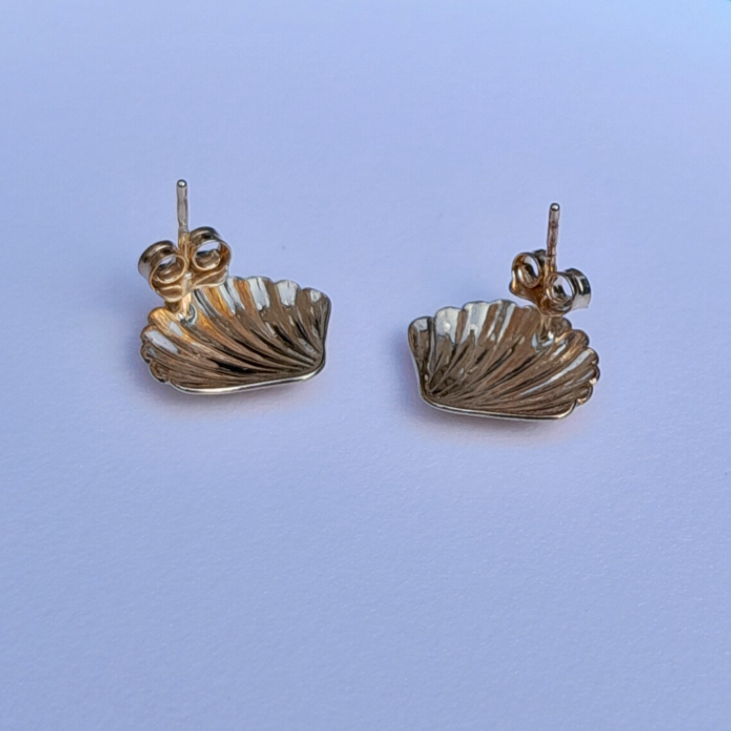 *SOLD* Women's 9ct gold shell design Earrings
