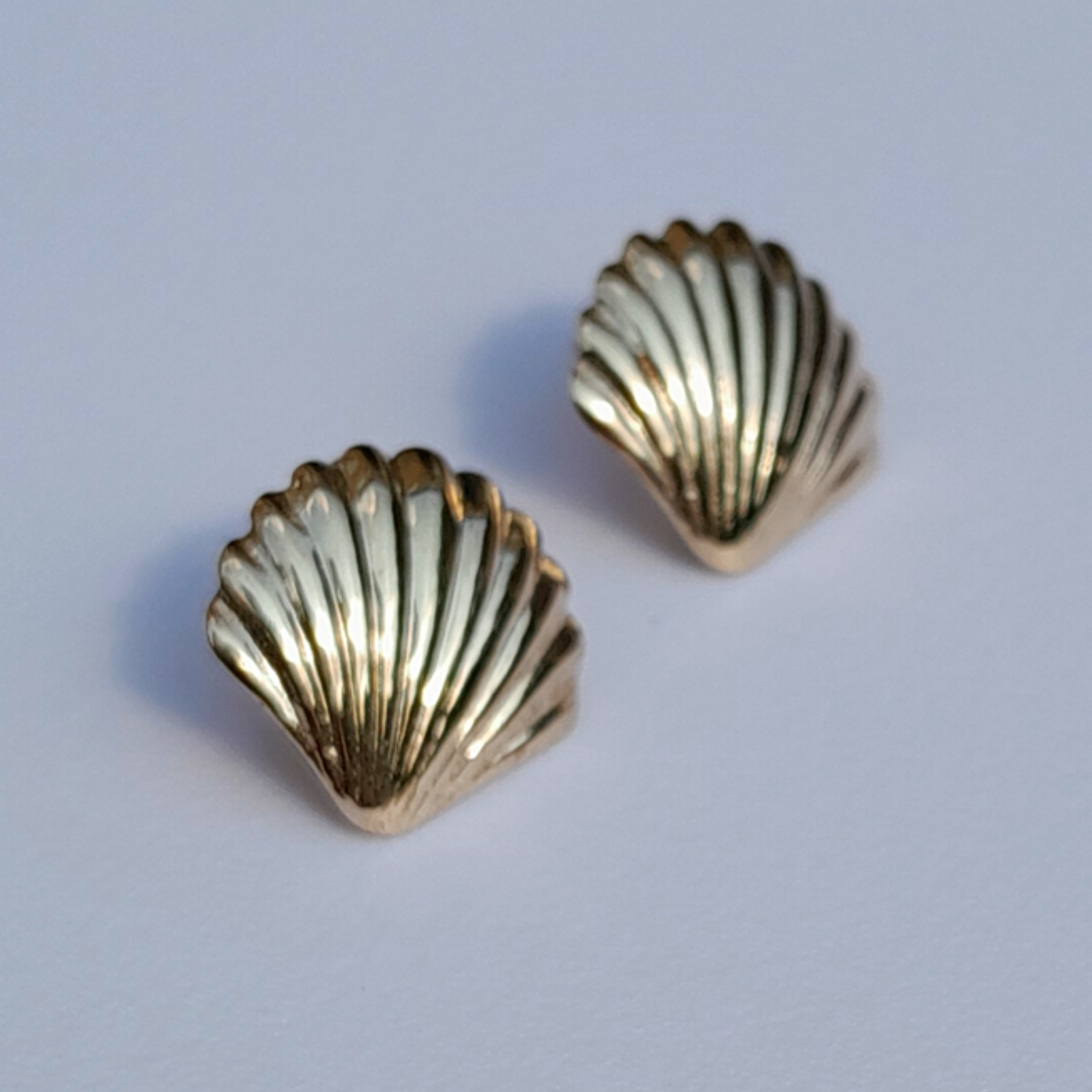 *SOLD* Women's 9ct gold shell design Earrings