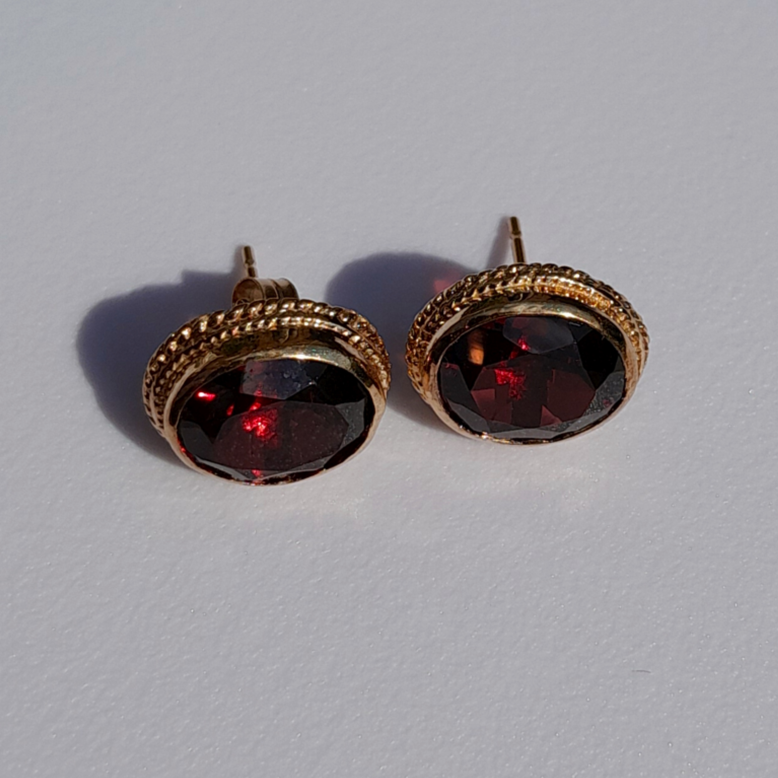 Women's 9ct gold round Earrings with Elegant wine Red colour 