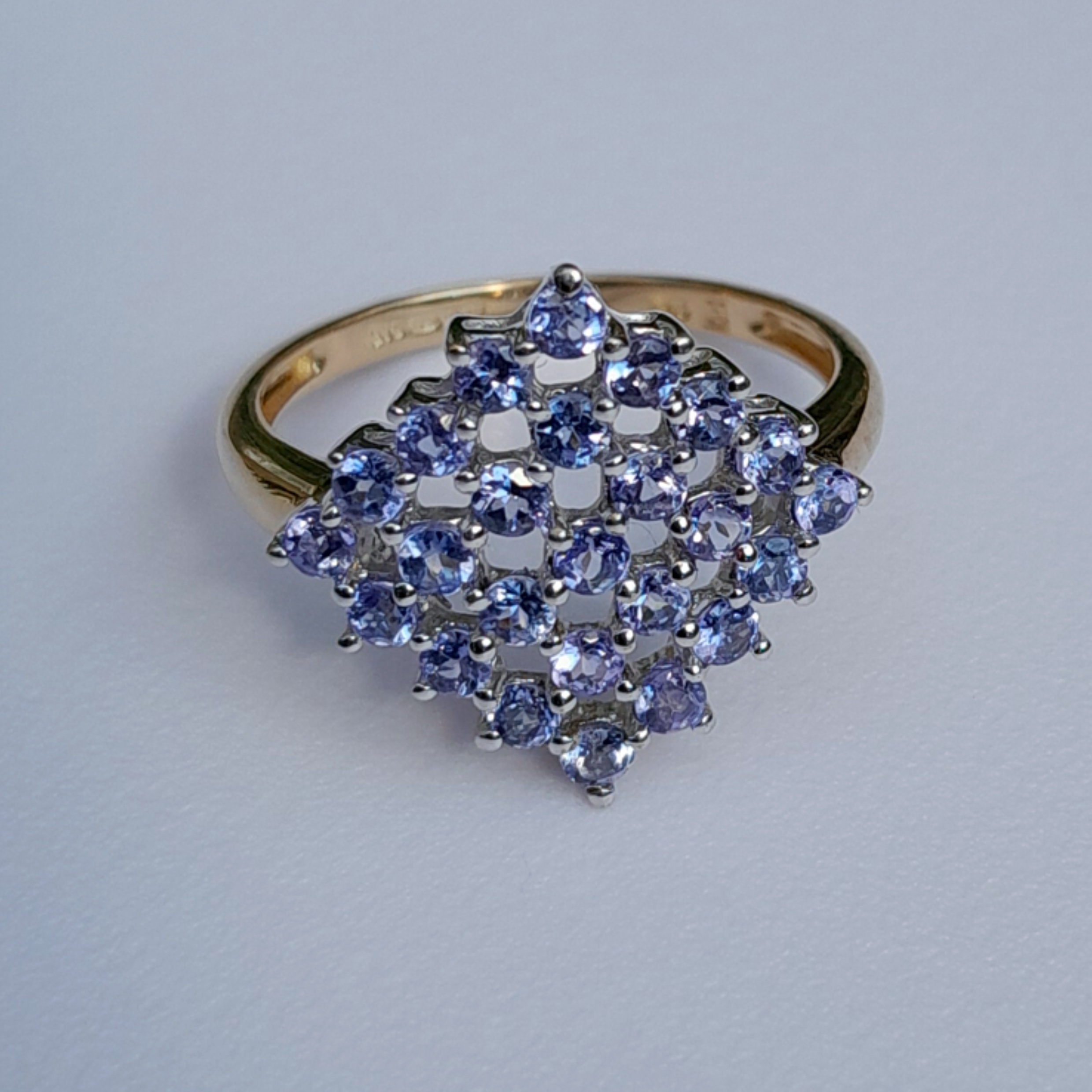 *SOLD* Women's 9ct yellow gold with 25 light purple diamonds ring size US 7 /U.K O