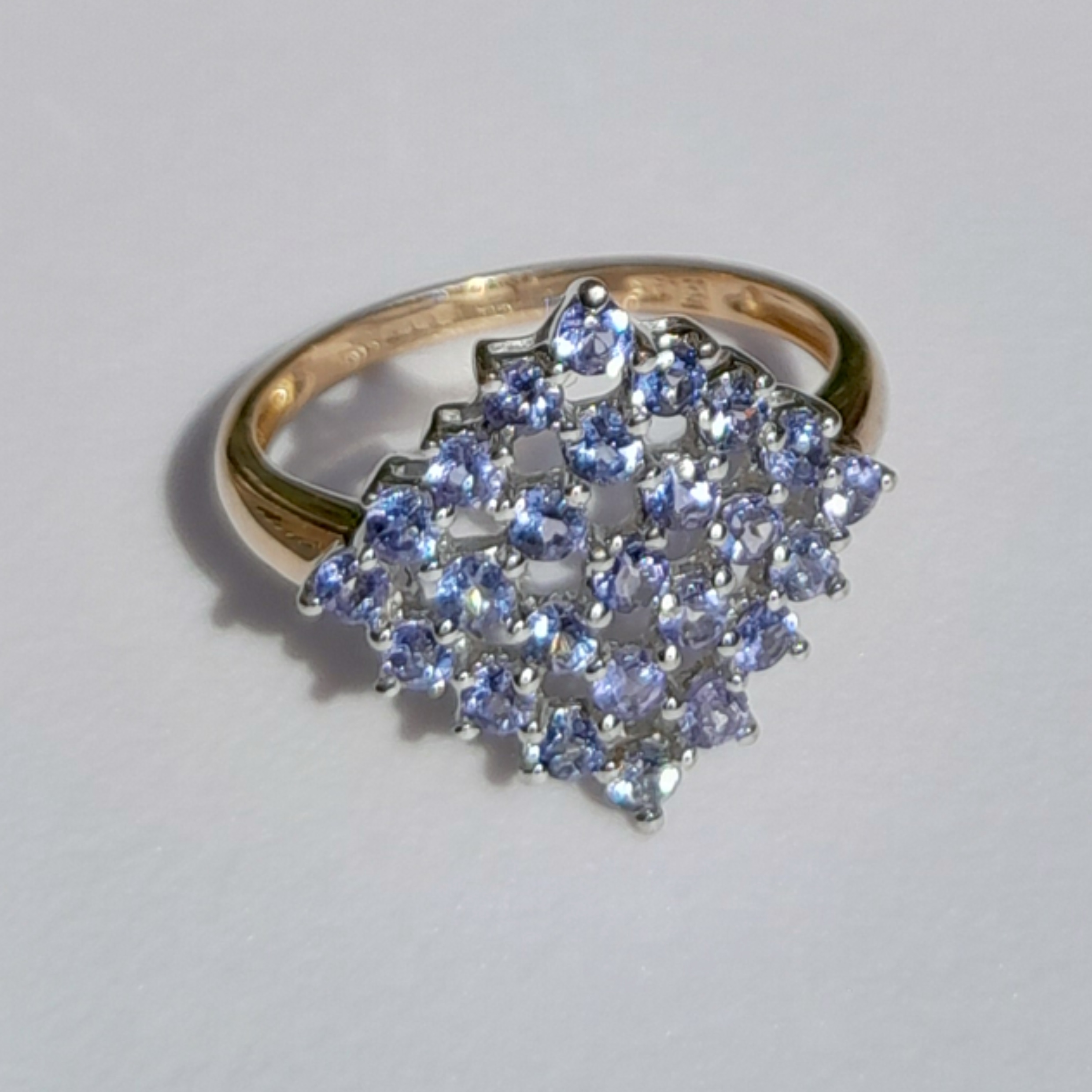 *SOLD* Women's 9ct yellow gold with 25 light purple diamonds ring size US 7 /U.K O